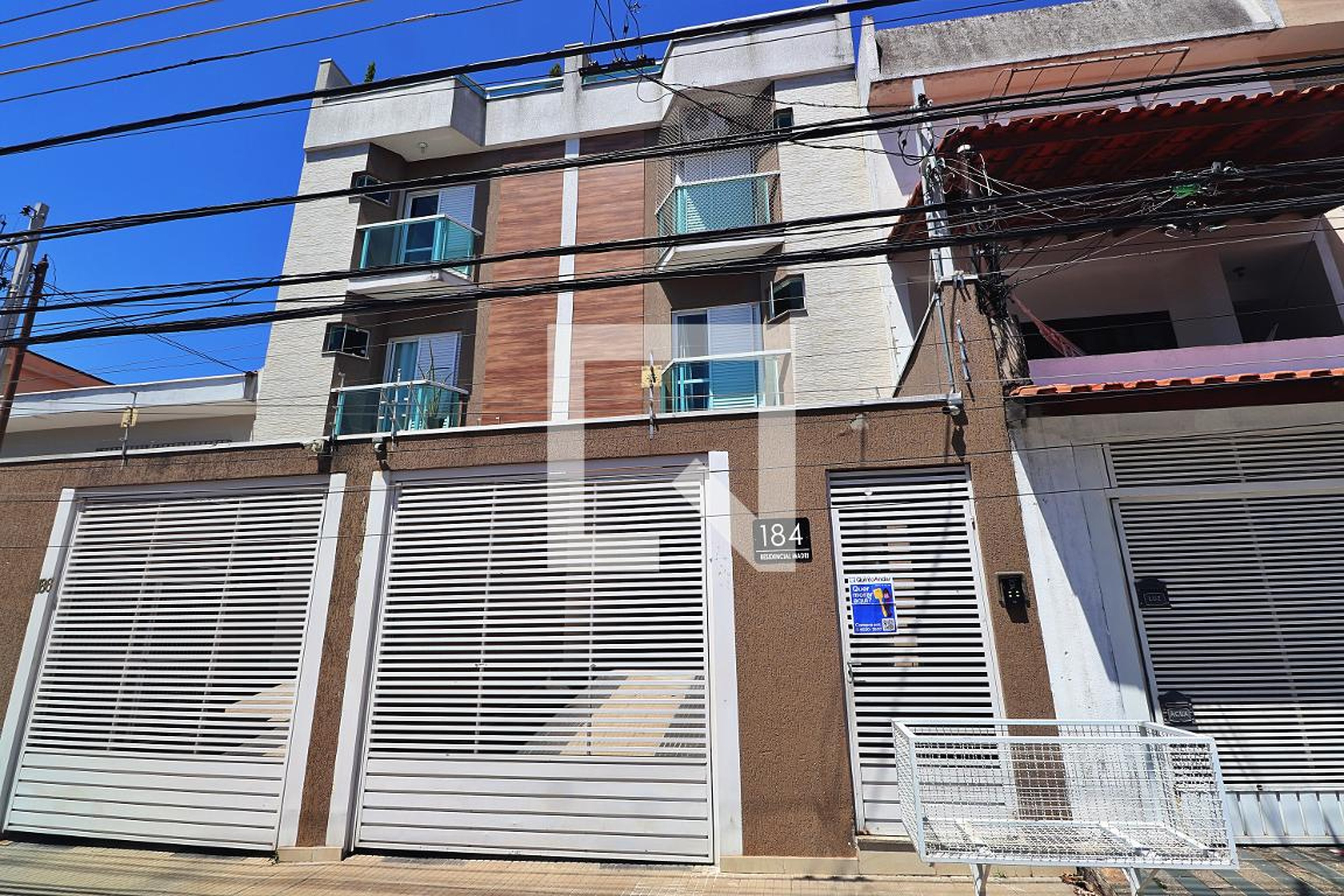 Fachada Condomínio em Rua Madri, 184