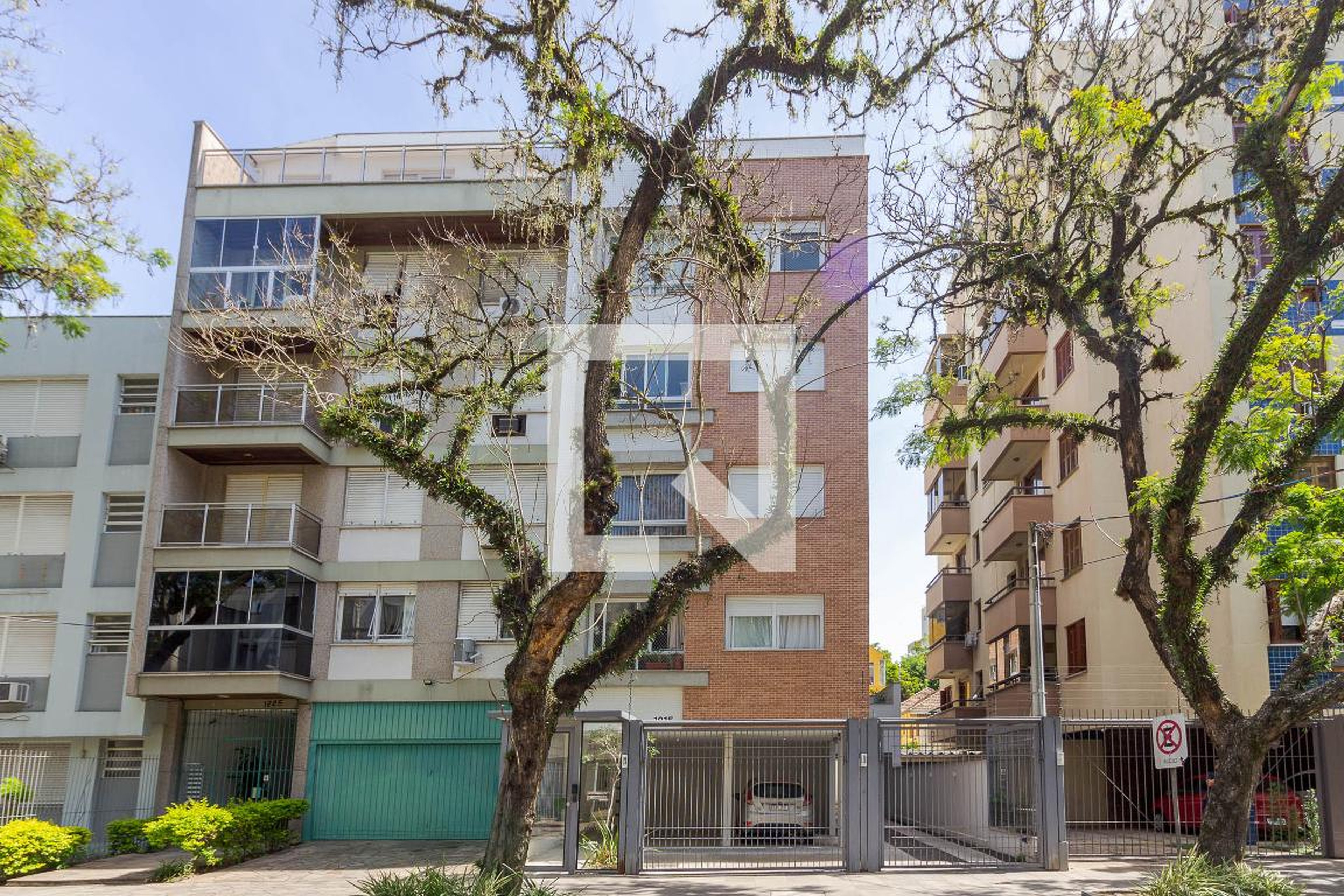 Fachada Condomínio em Rua Garibaldi, 1215