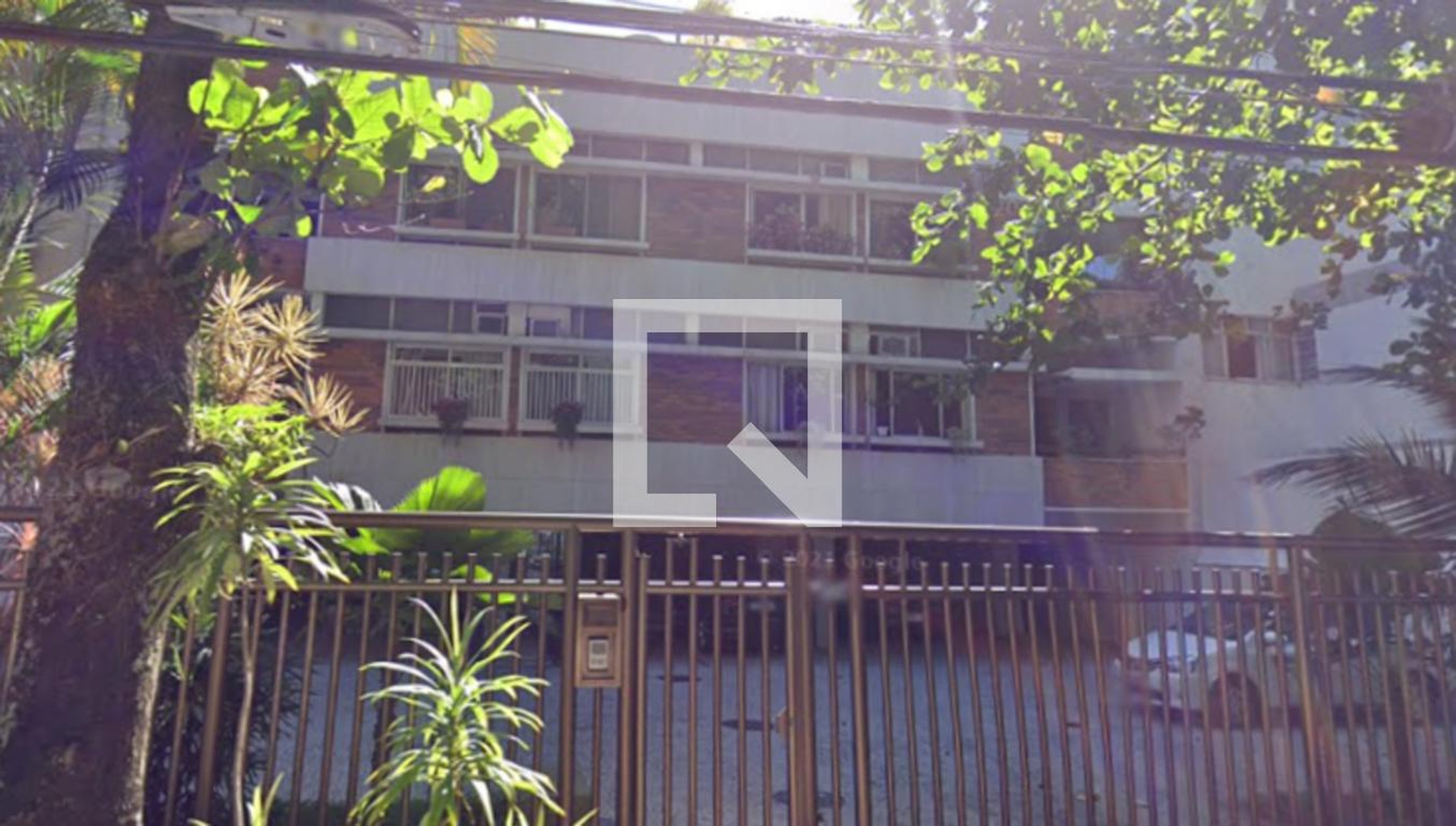 Fachada Condomínio em Rua General Ivan Raposo, 495