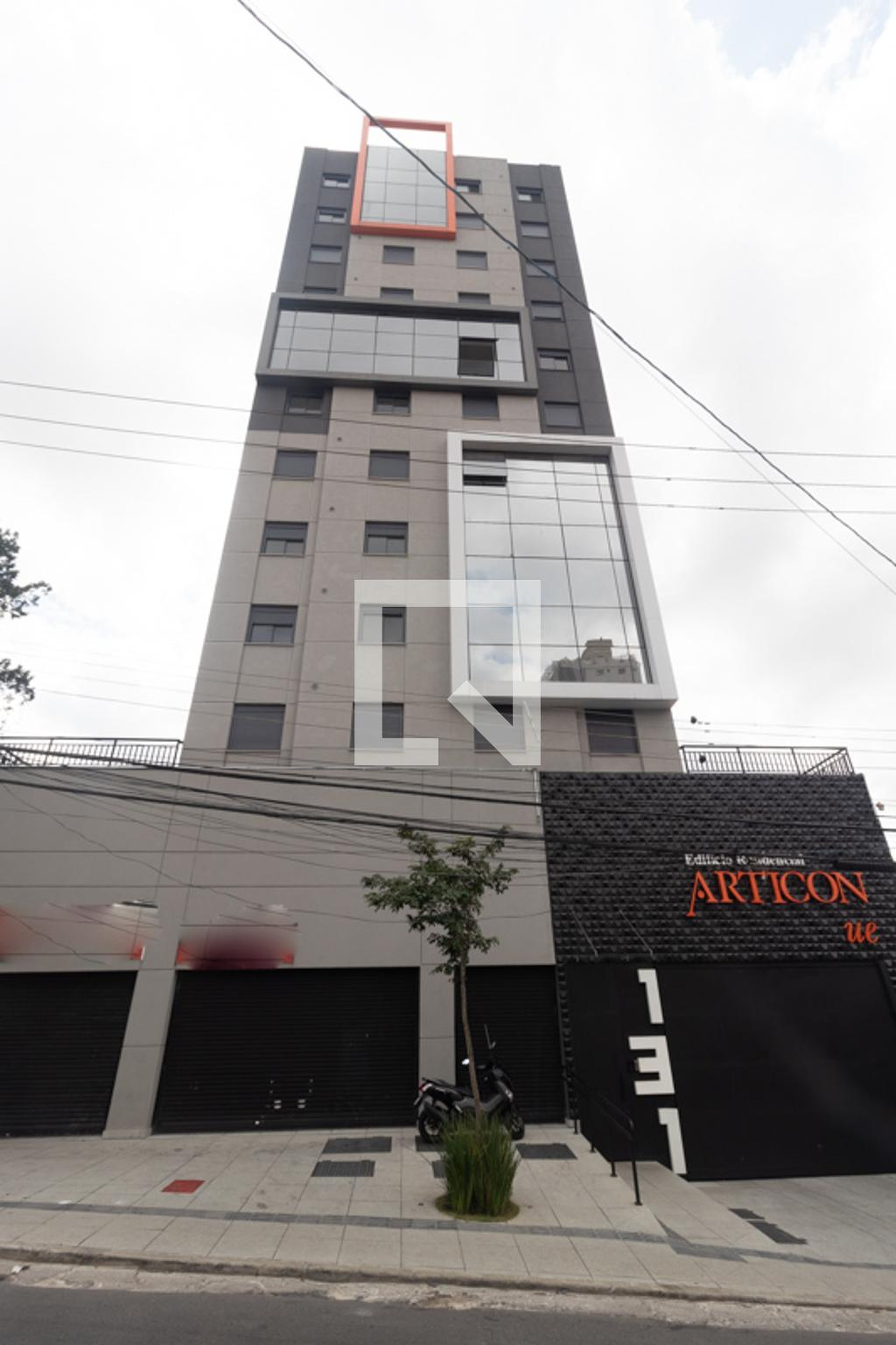 Fachada Condomínio em Rua Jorge Severiano Ribeiro, 15