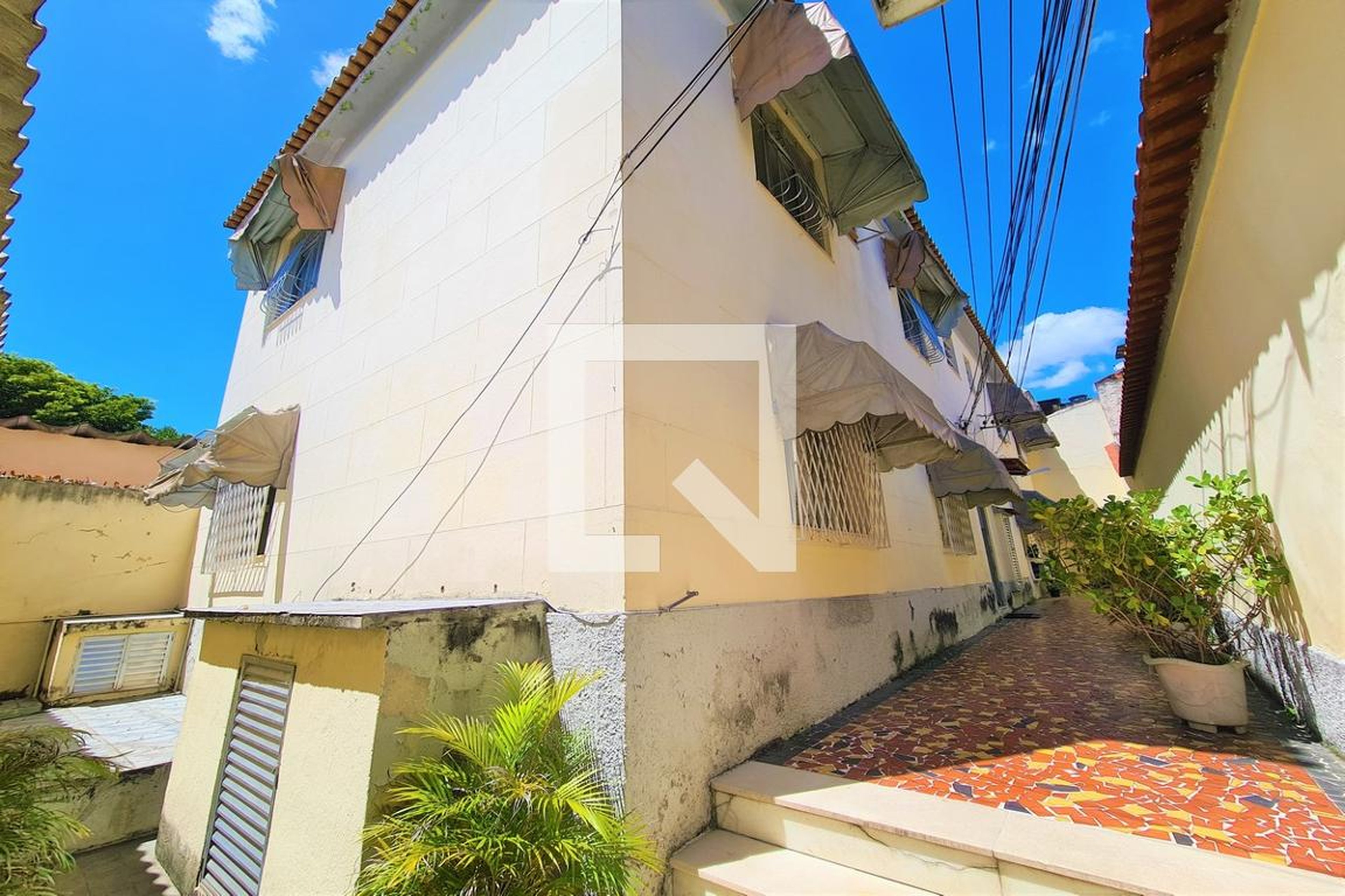 Fachada Condomínio em Rua Djalma Dutra, 307