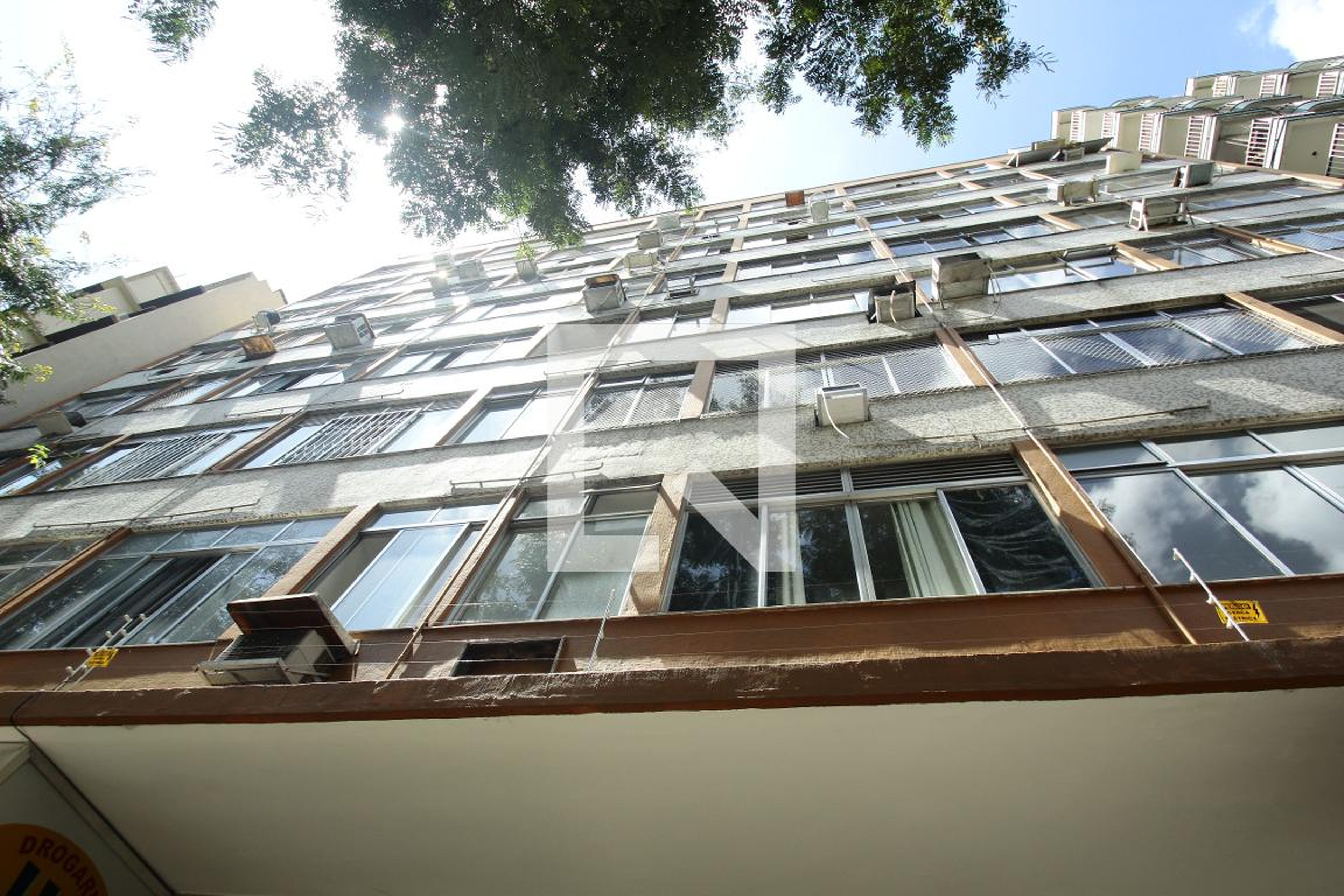 Fachada do Prédio Condomínio em Rua das Laranjeiras, 347