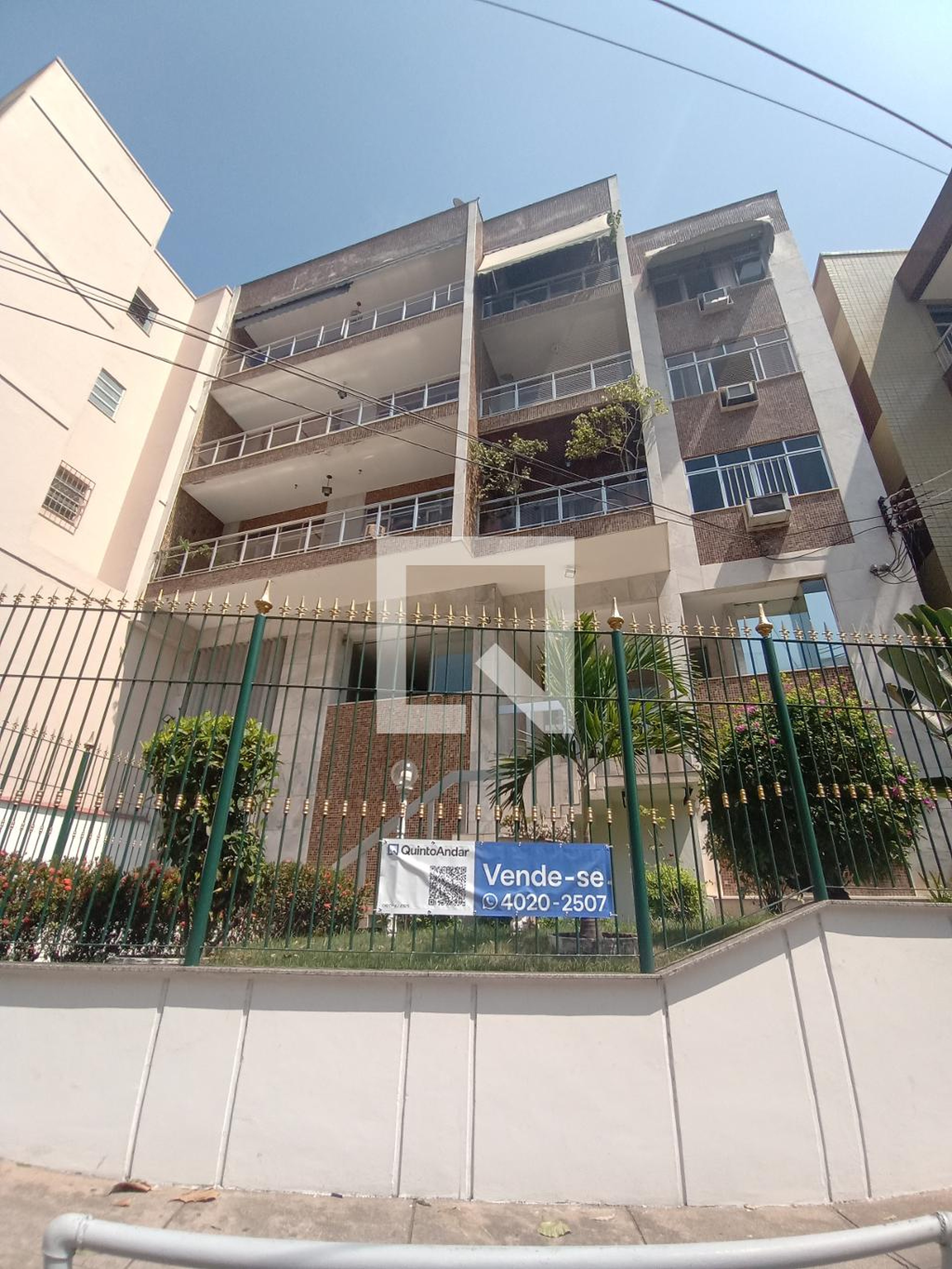 Fachada Condomínio em Rua Capitão Barbosa, 295