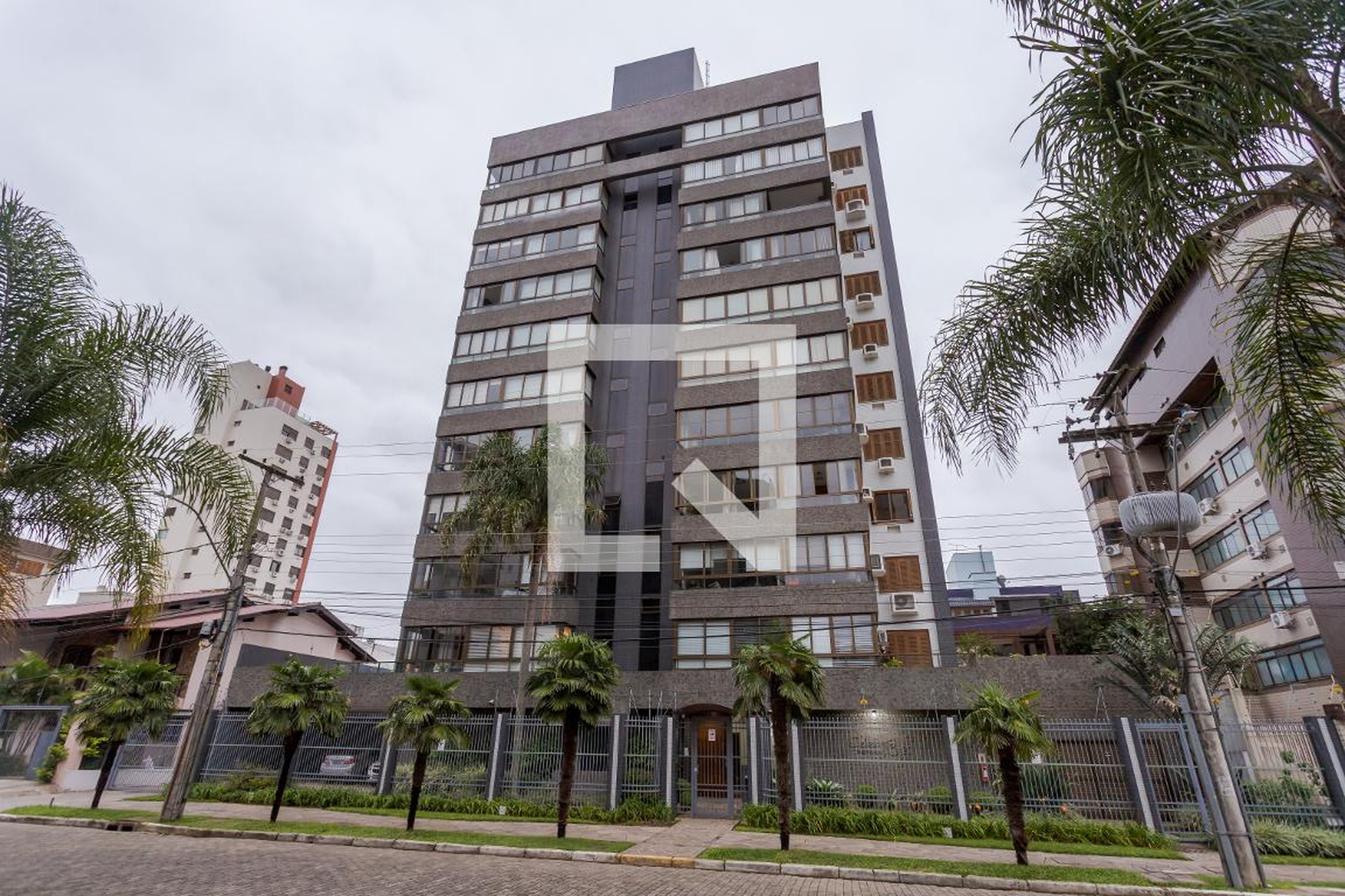 Fachada Condomínio em Rua Maestro Salvador Campanella, 221