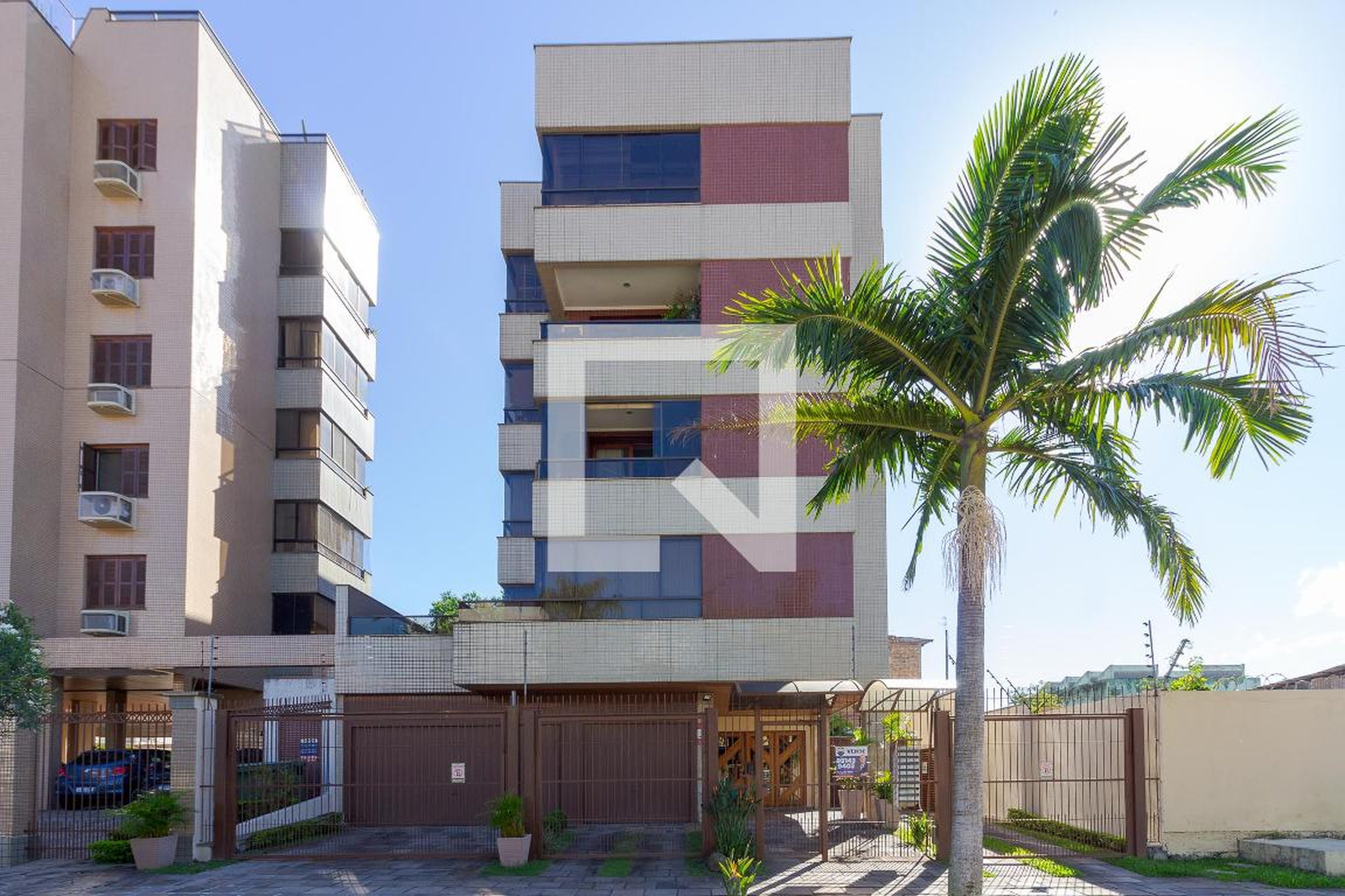 Fachada Condomínio em Rua Irmão Augusto, 65