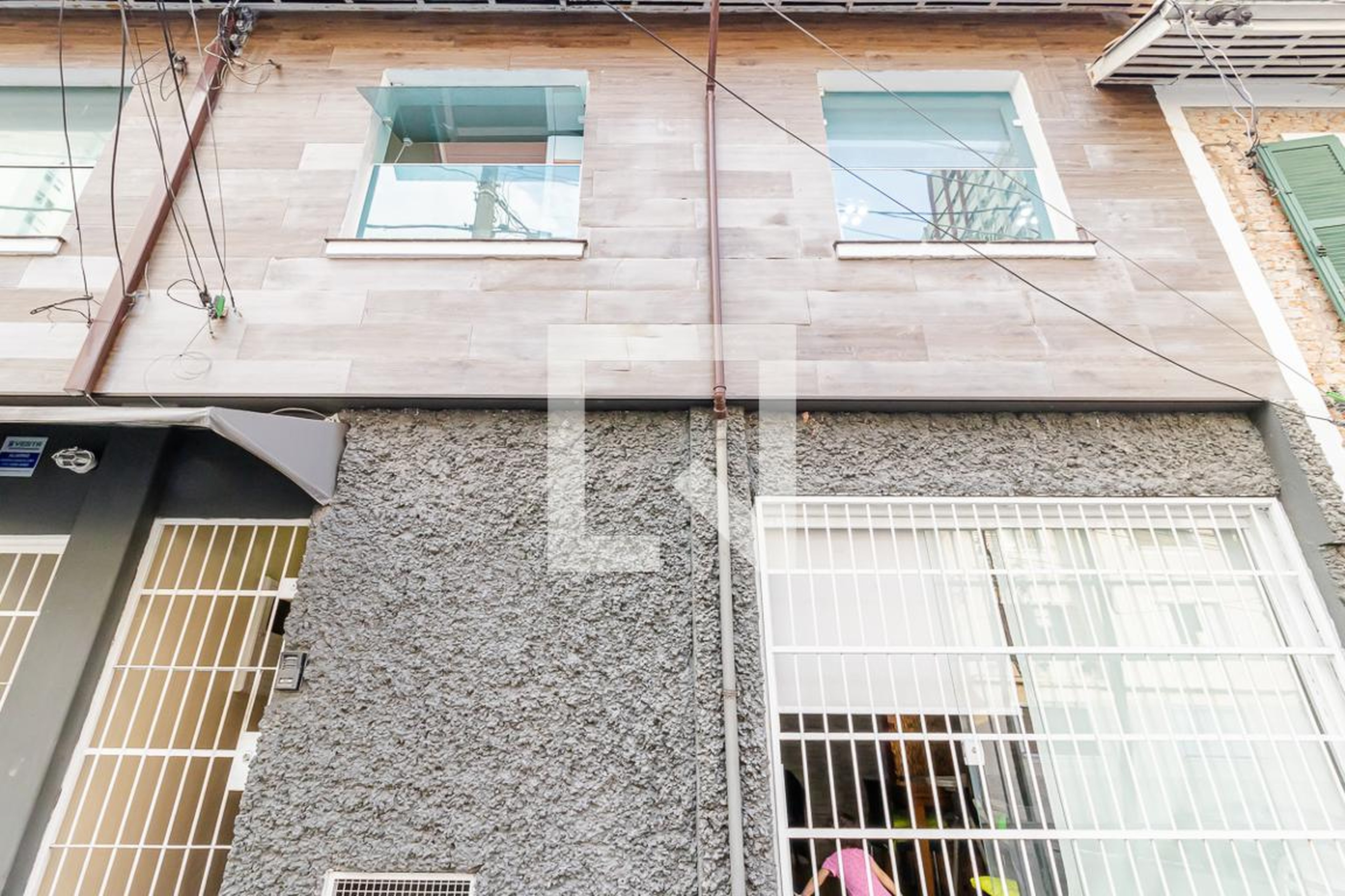 Fachada Condomínio em Rua Artur de Almeida, 094