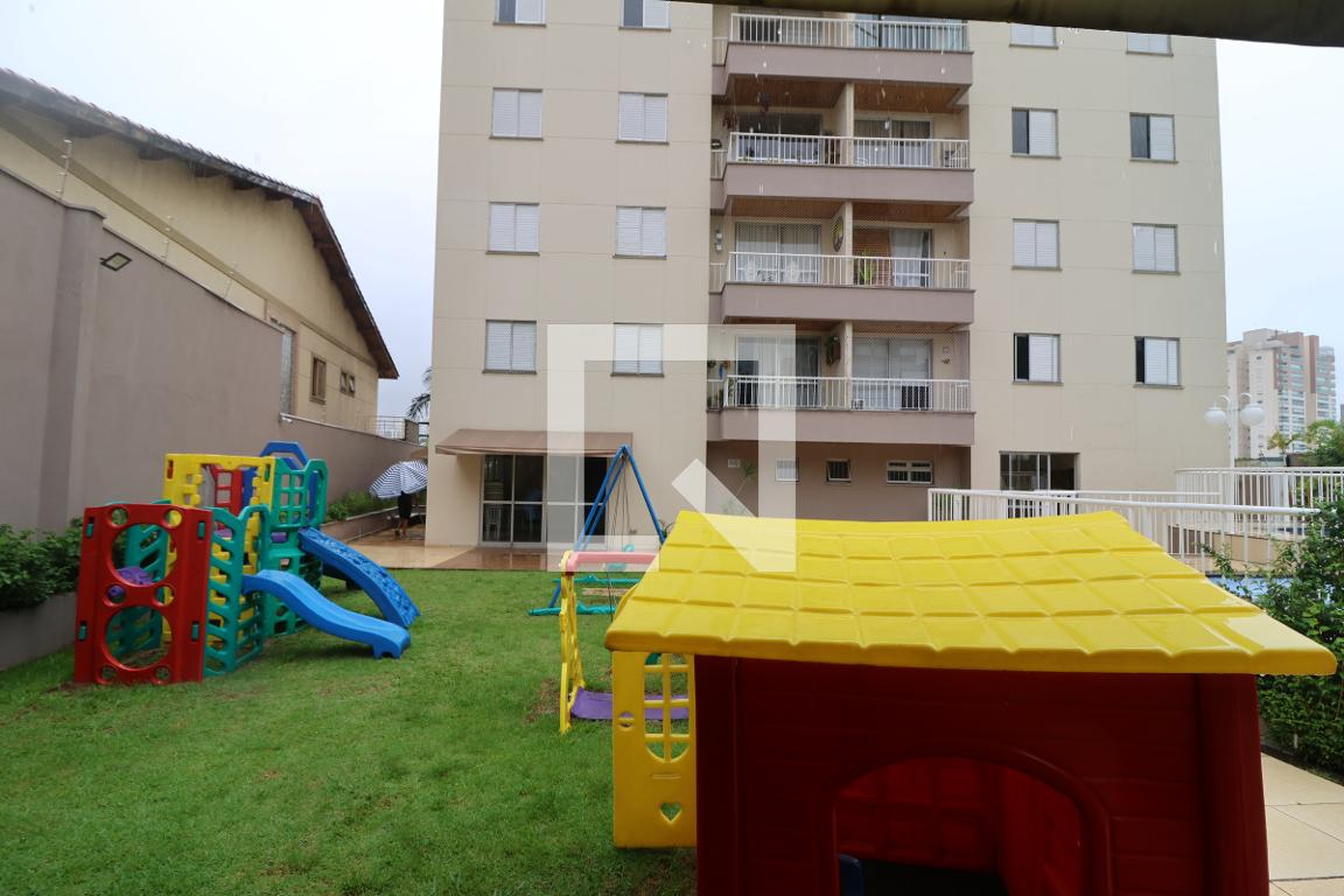 Playground - Edifício Summer Nights