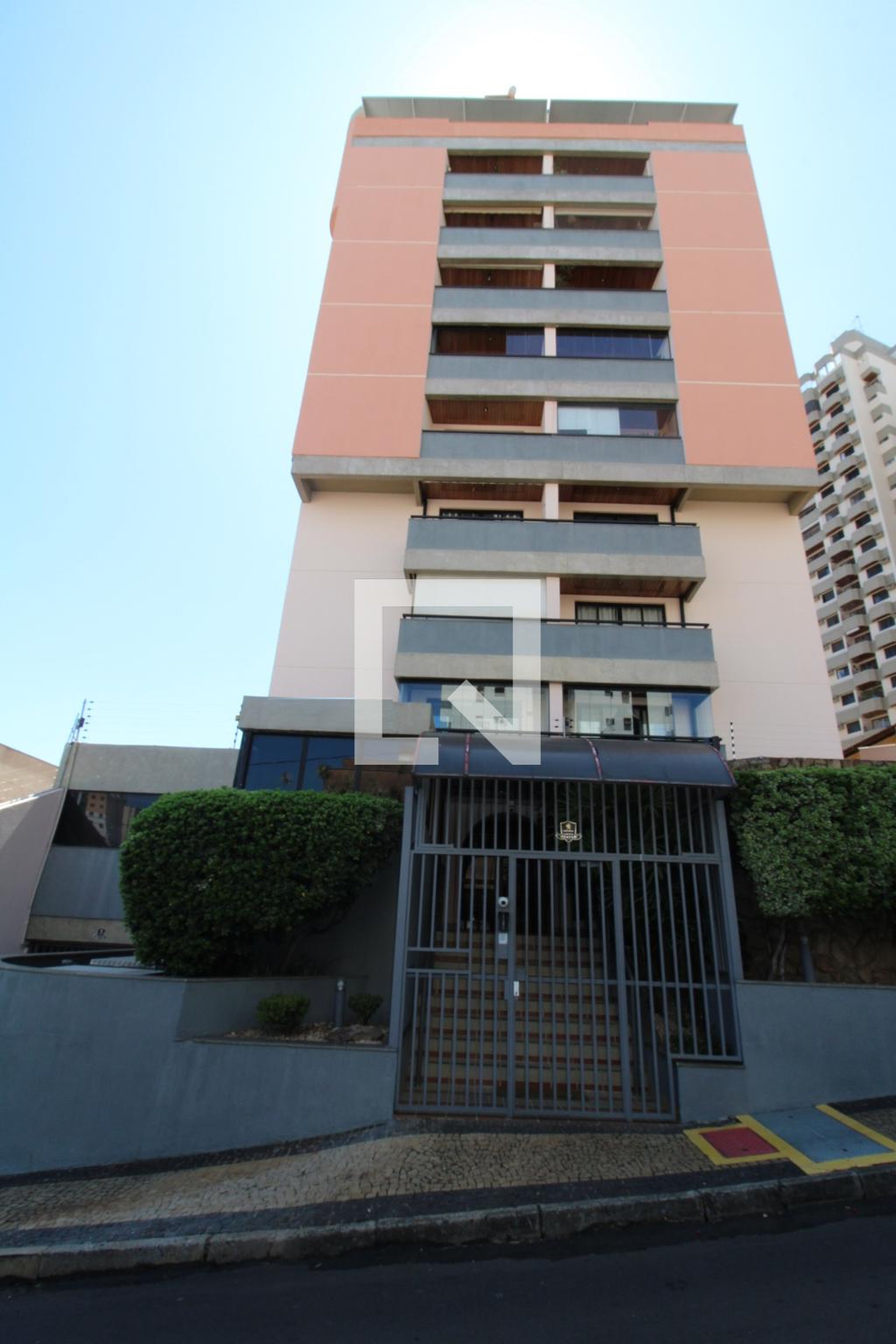 Fachada Condomínio em Rua Maestro João de Túllio, 55