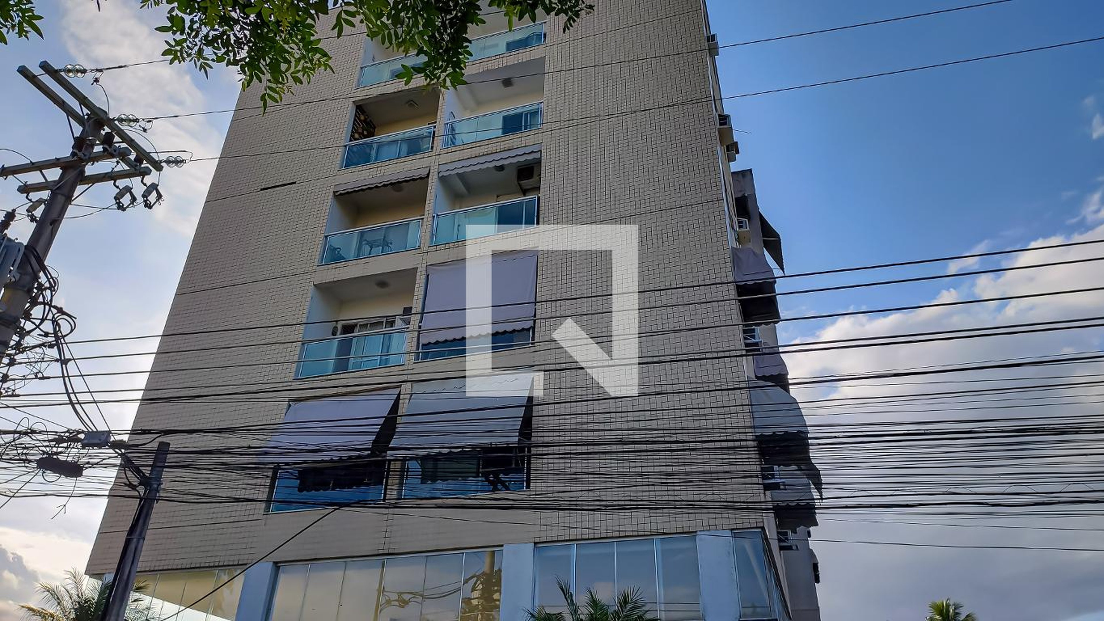 Fachada do Condomínio Edifício Alessandra