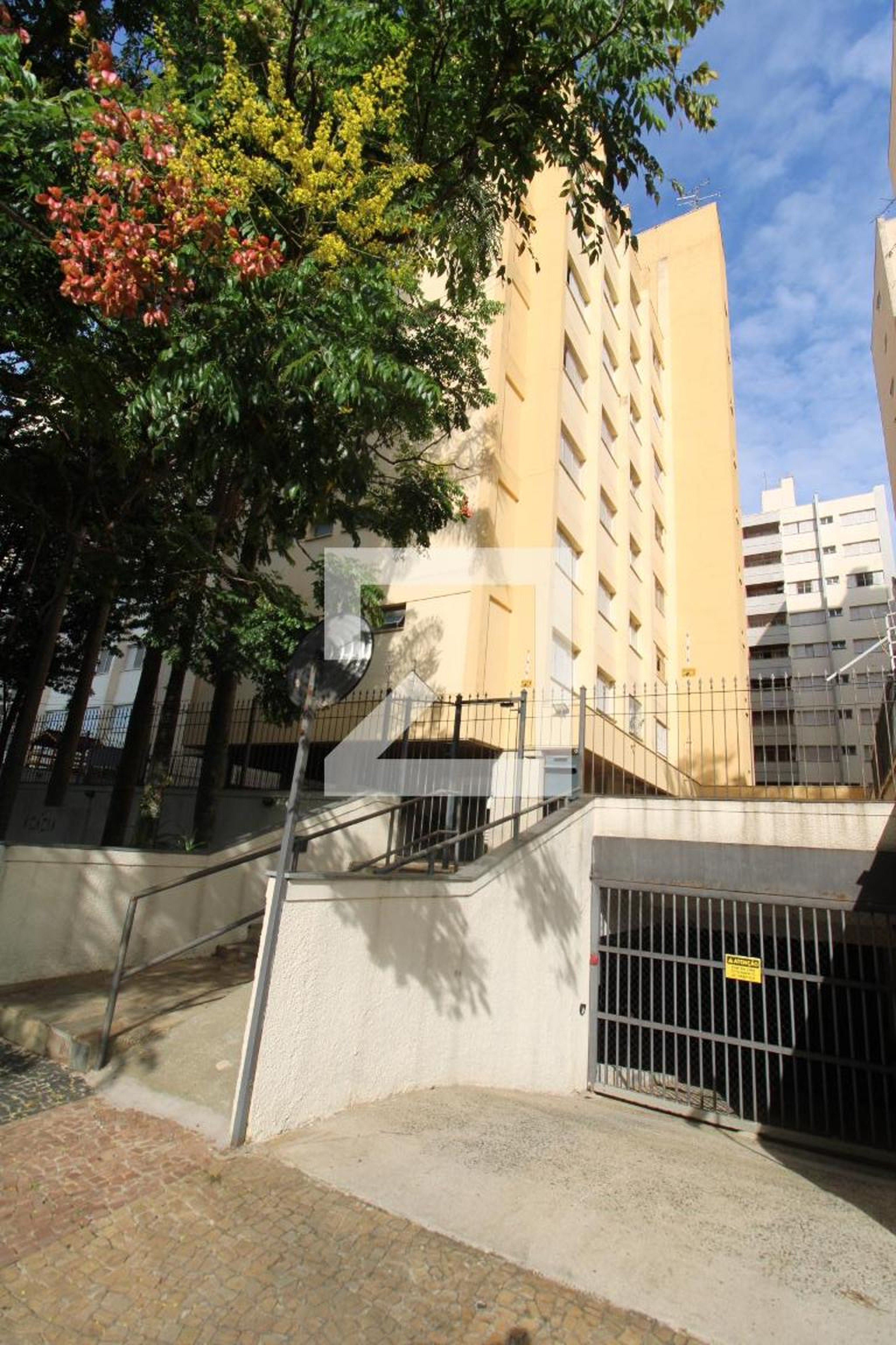 Fachada do Condomínio Condomínio Acacia