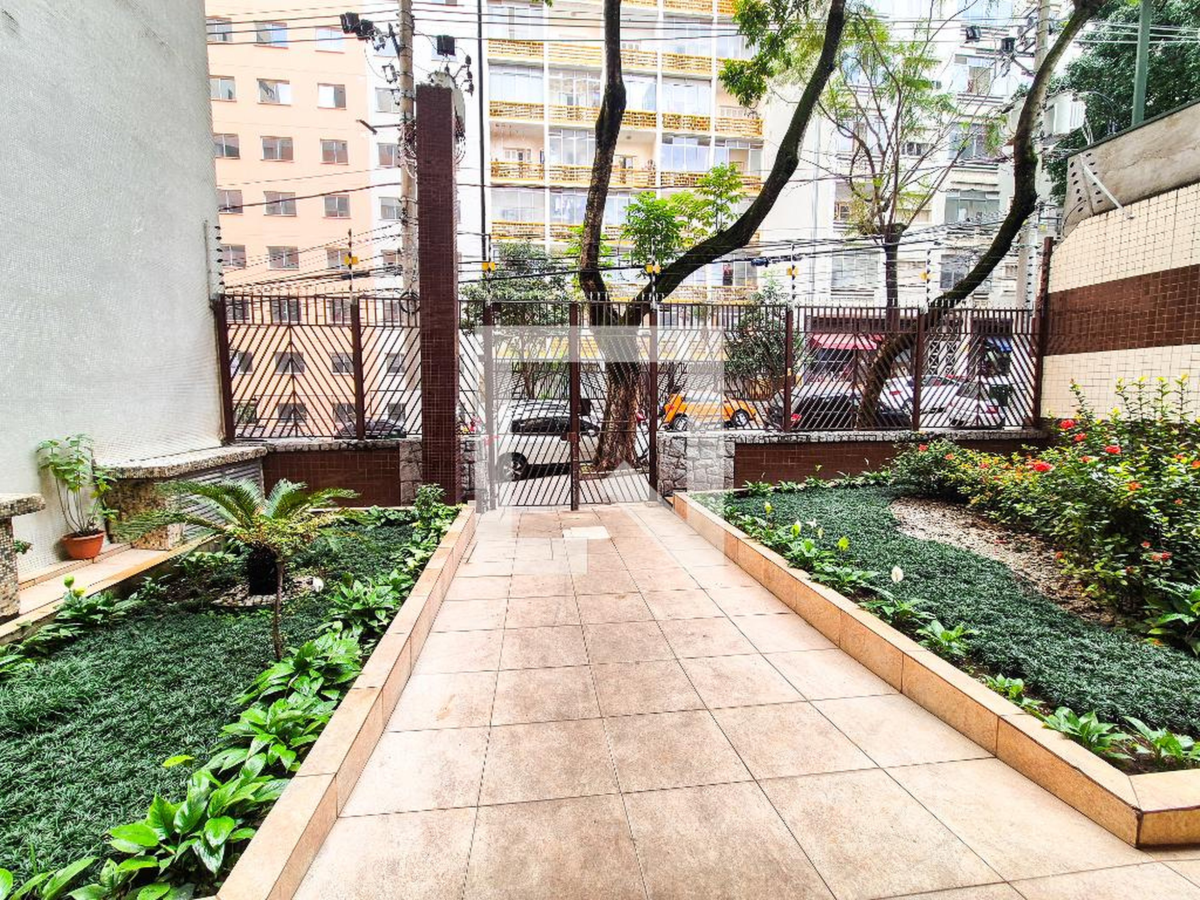 Entrada do Prédio - Santa irmã
