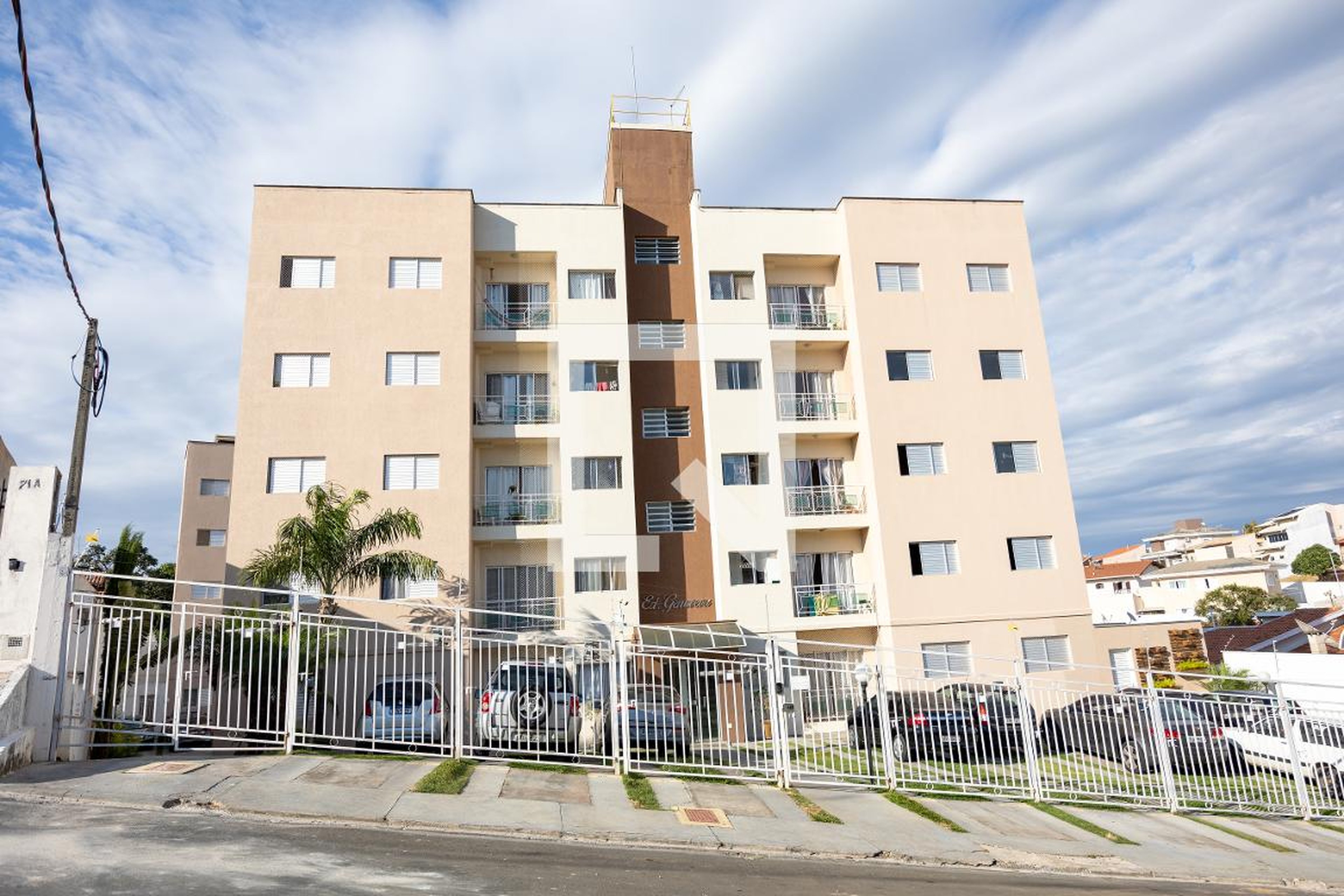 Fachada Condomínio em Rua José Juliatto, 95