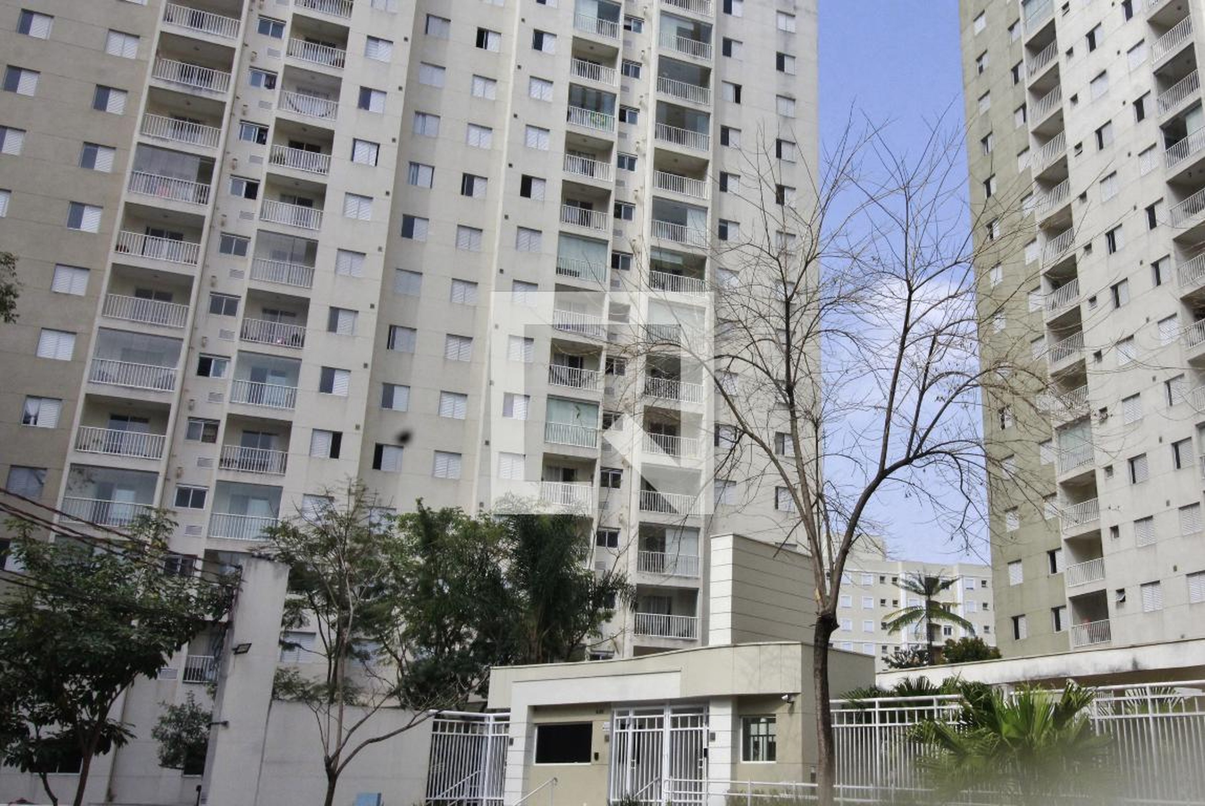 Fachada do Condomínio Condomínio Cores Vermelho