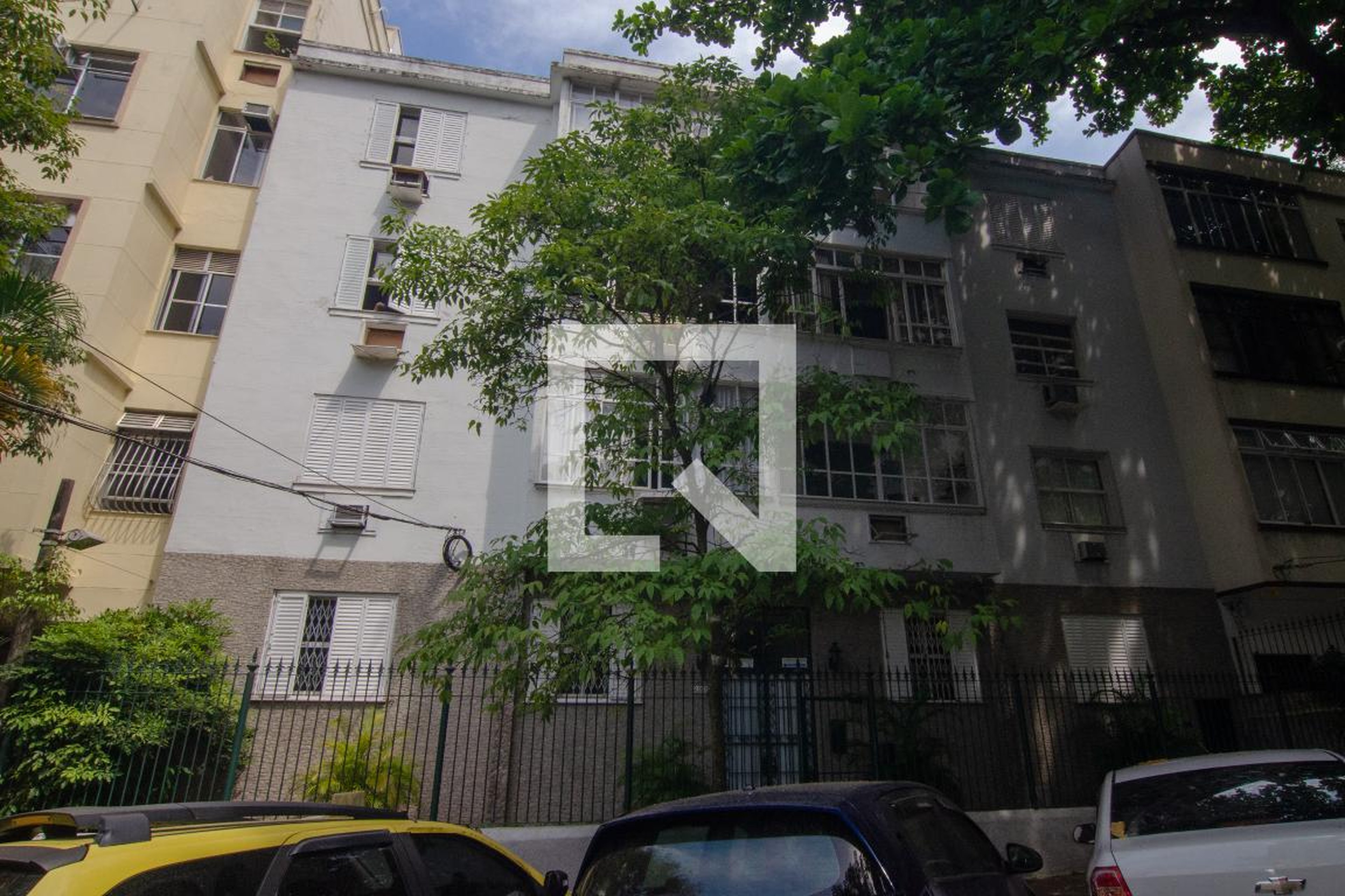 Fachada Condomínio em Rua Décio Vilares, 203