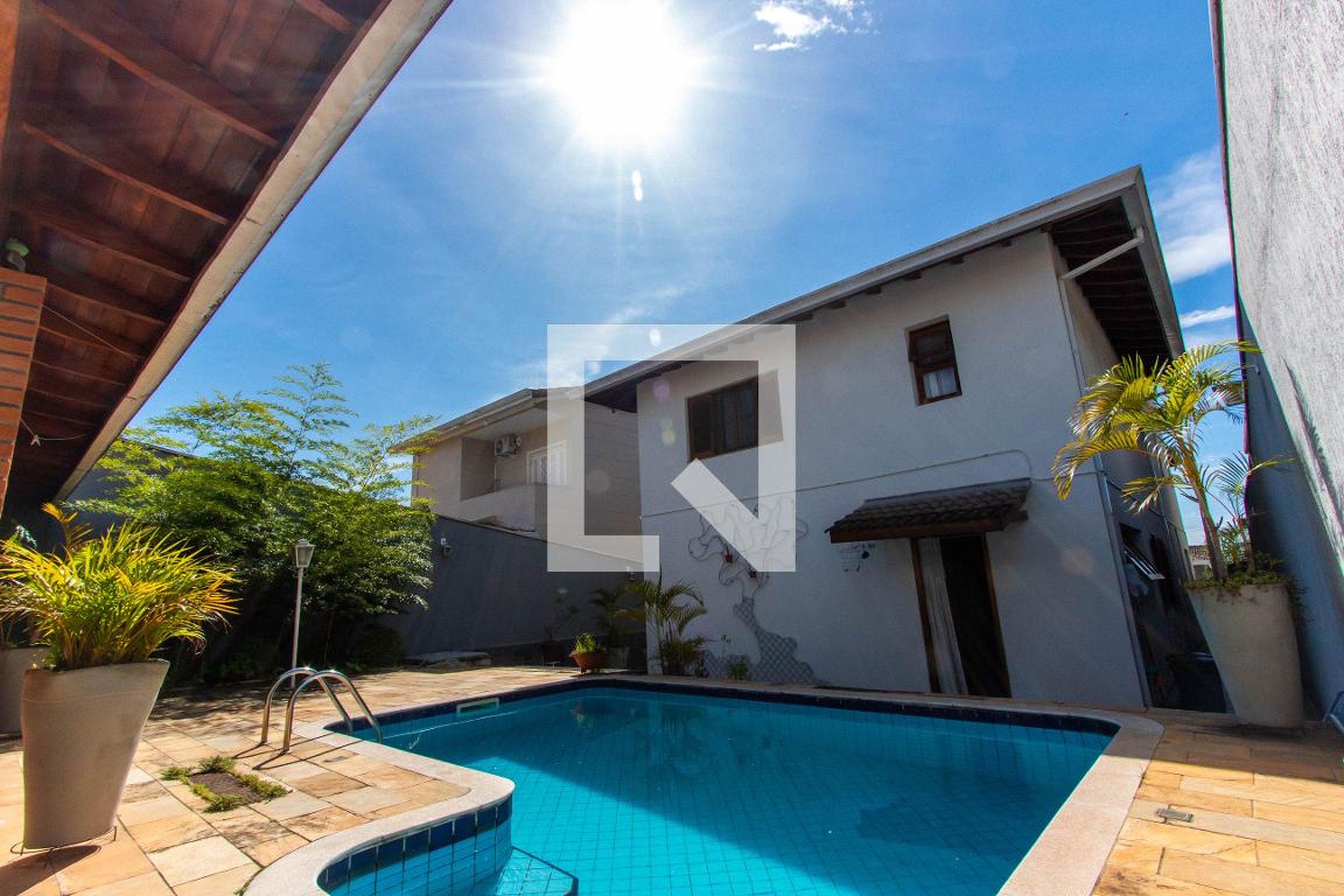 Piscina Condomínio em Rua Henrique Dias, 0