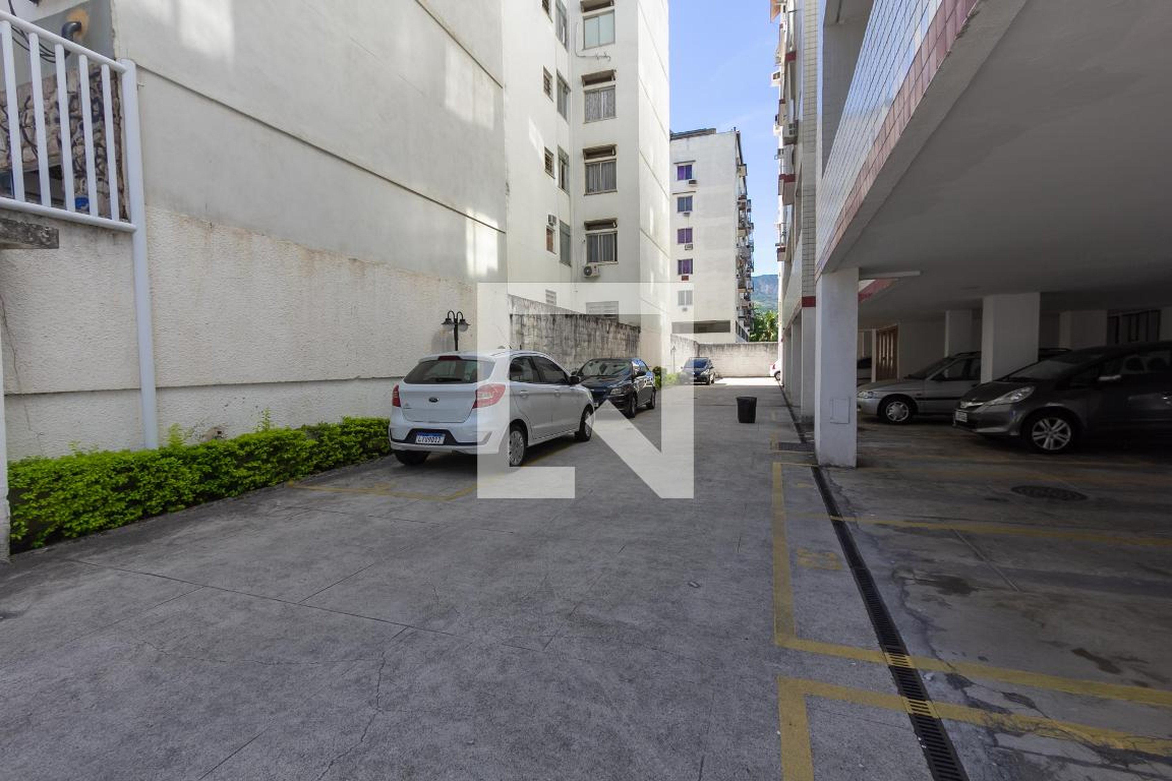Estacionamento - Edifício Serra Azul