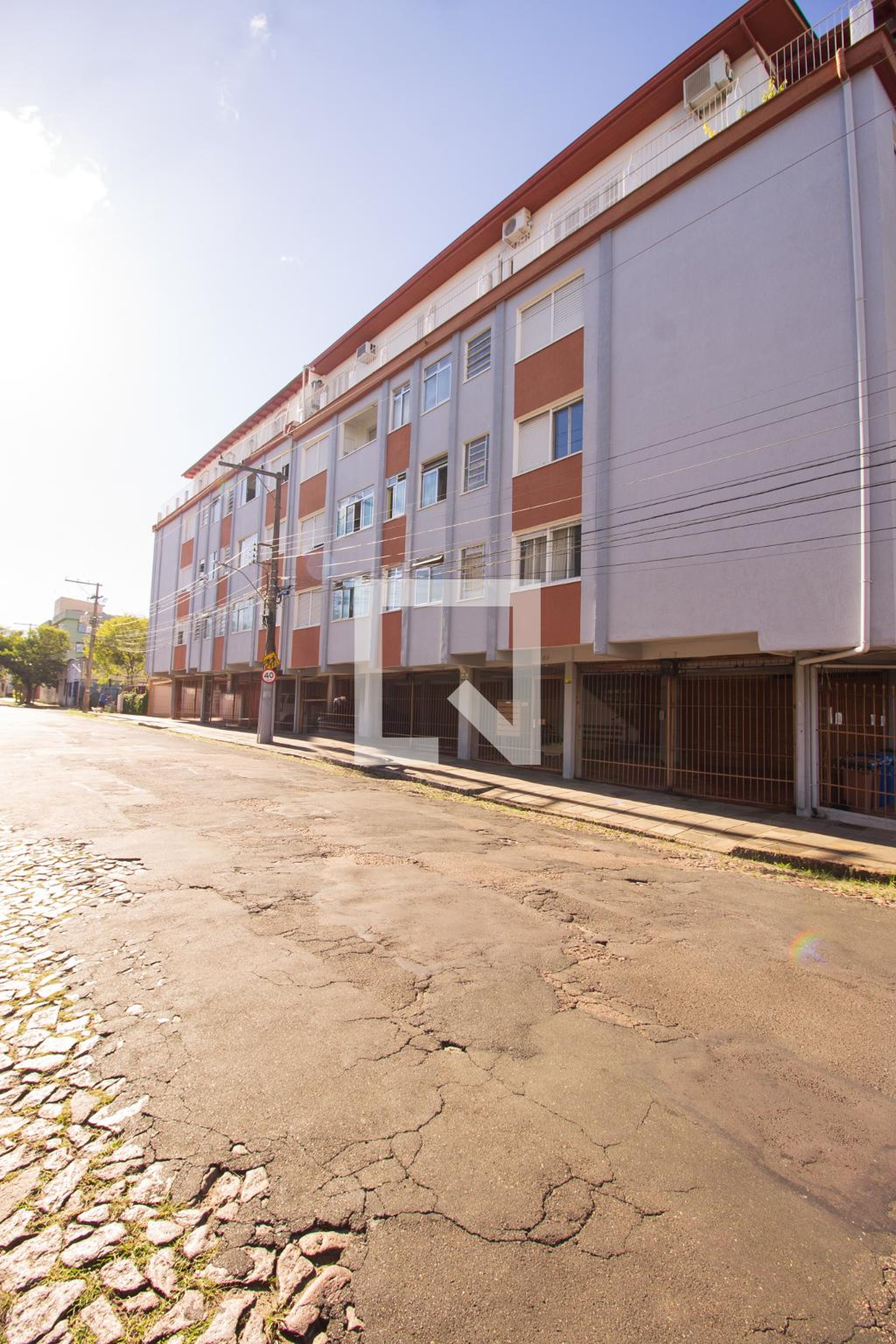 Fachada Condomínio em Rua Padre Caldas, 80