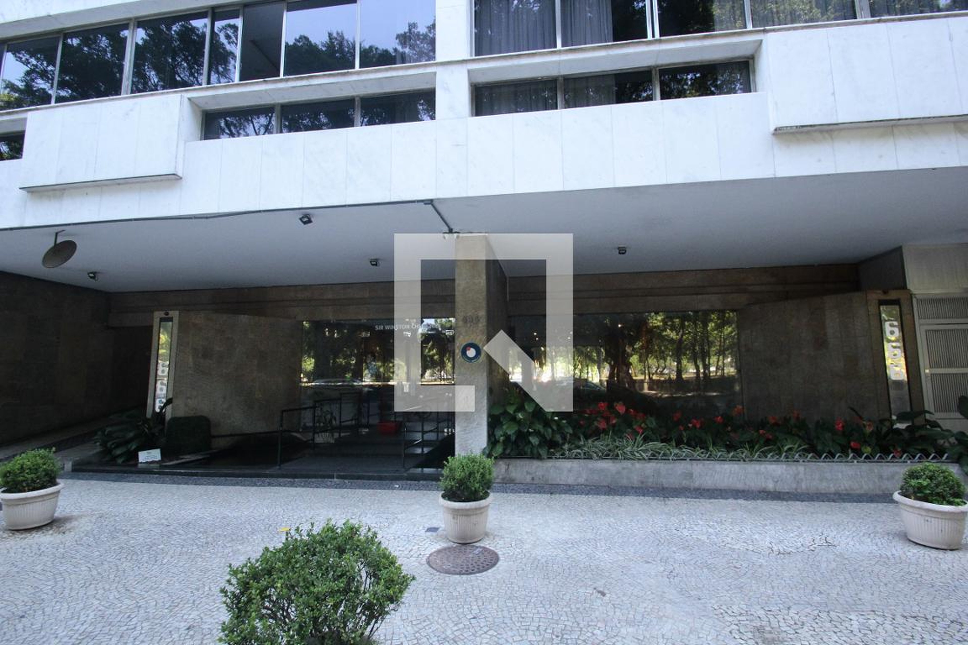 Entrada do Prédio - Edifício Sir Winston Churchill