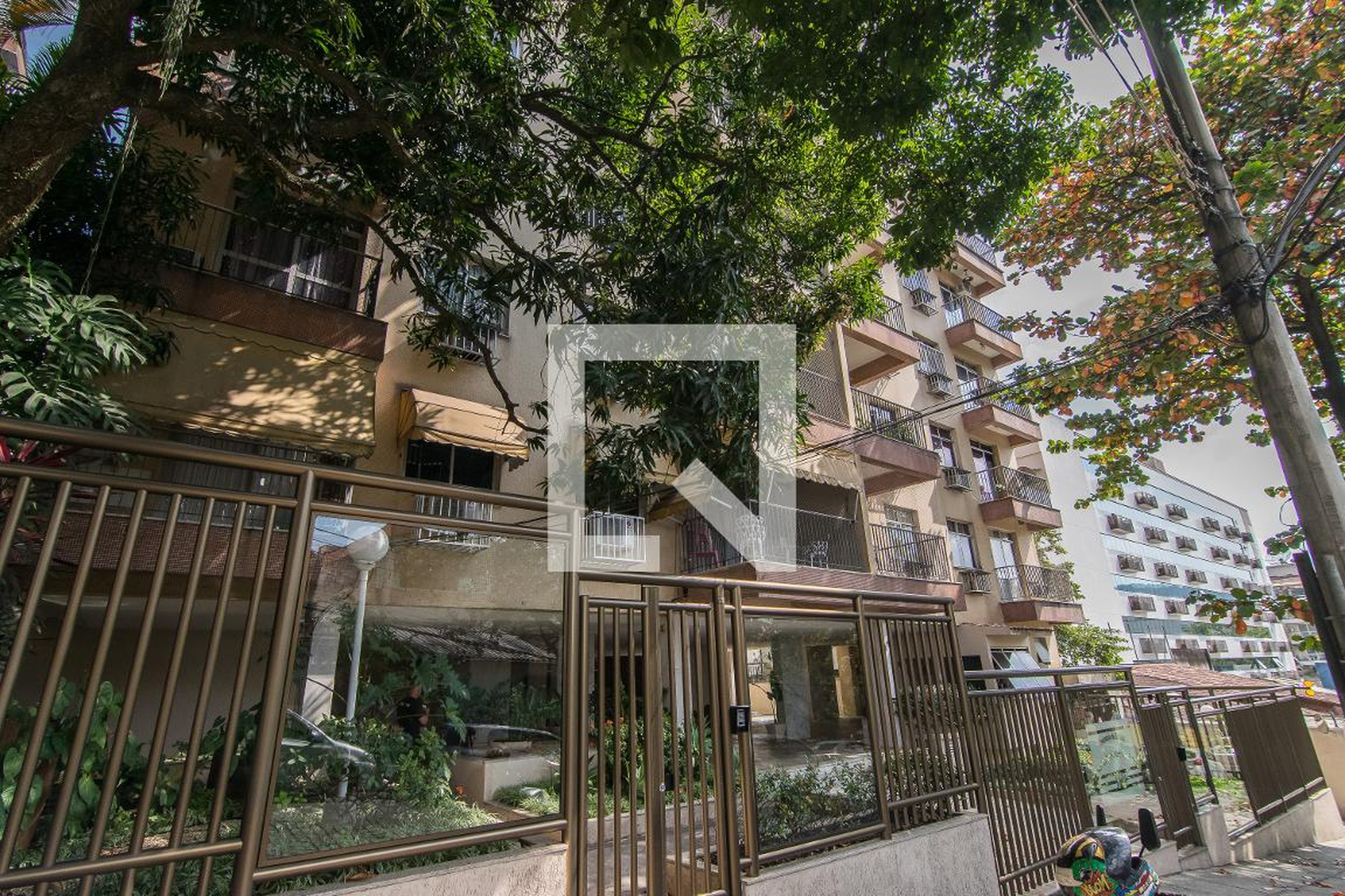 Fachada Condomínio em Rua Comandante Rubens Silva, 578