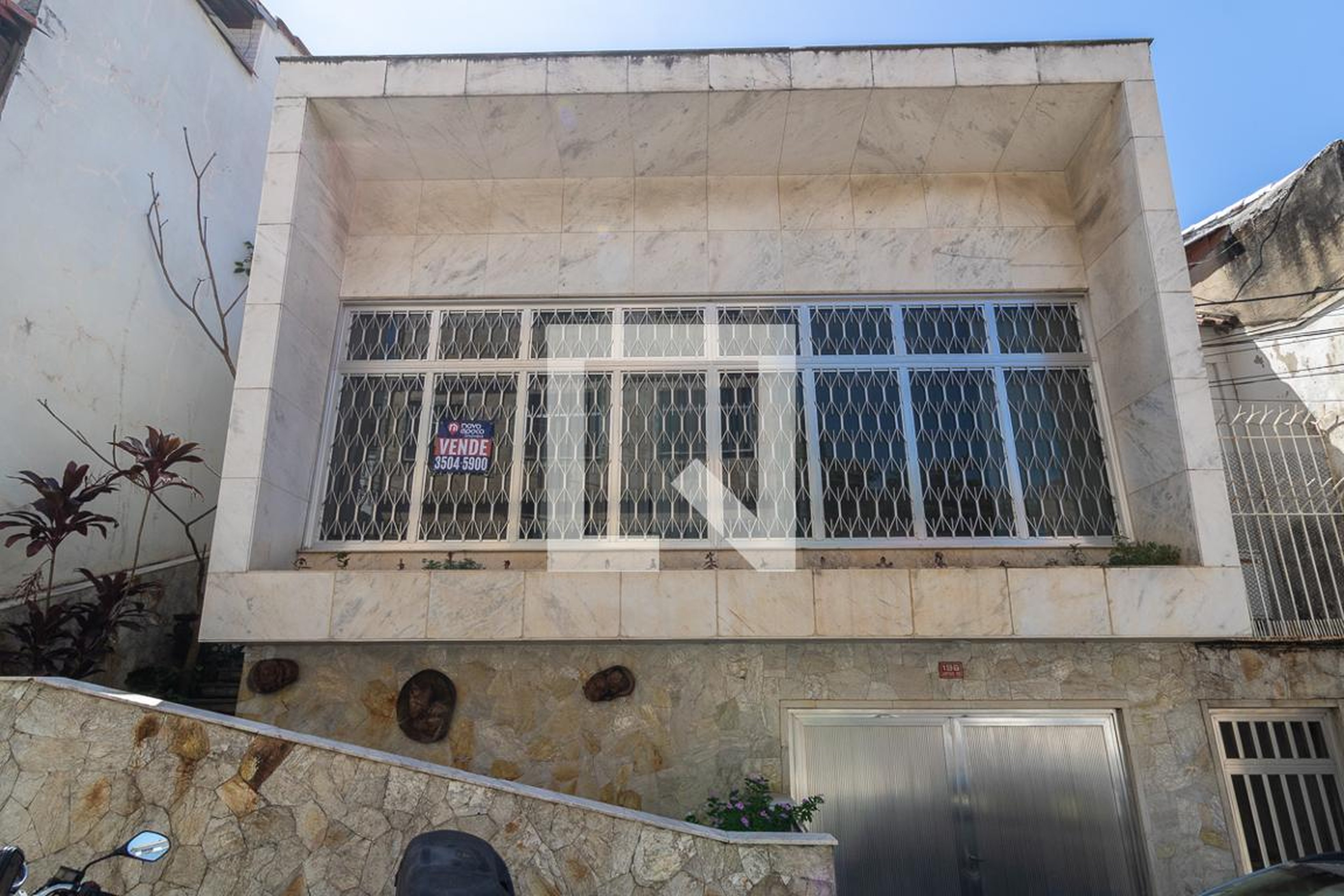 Fachada Condomínio em Rua Paulo Silva Araújo, 2