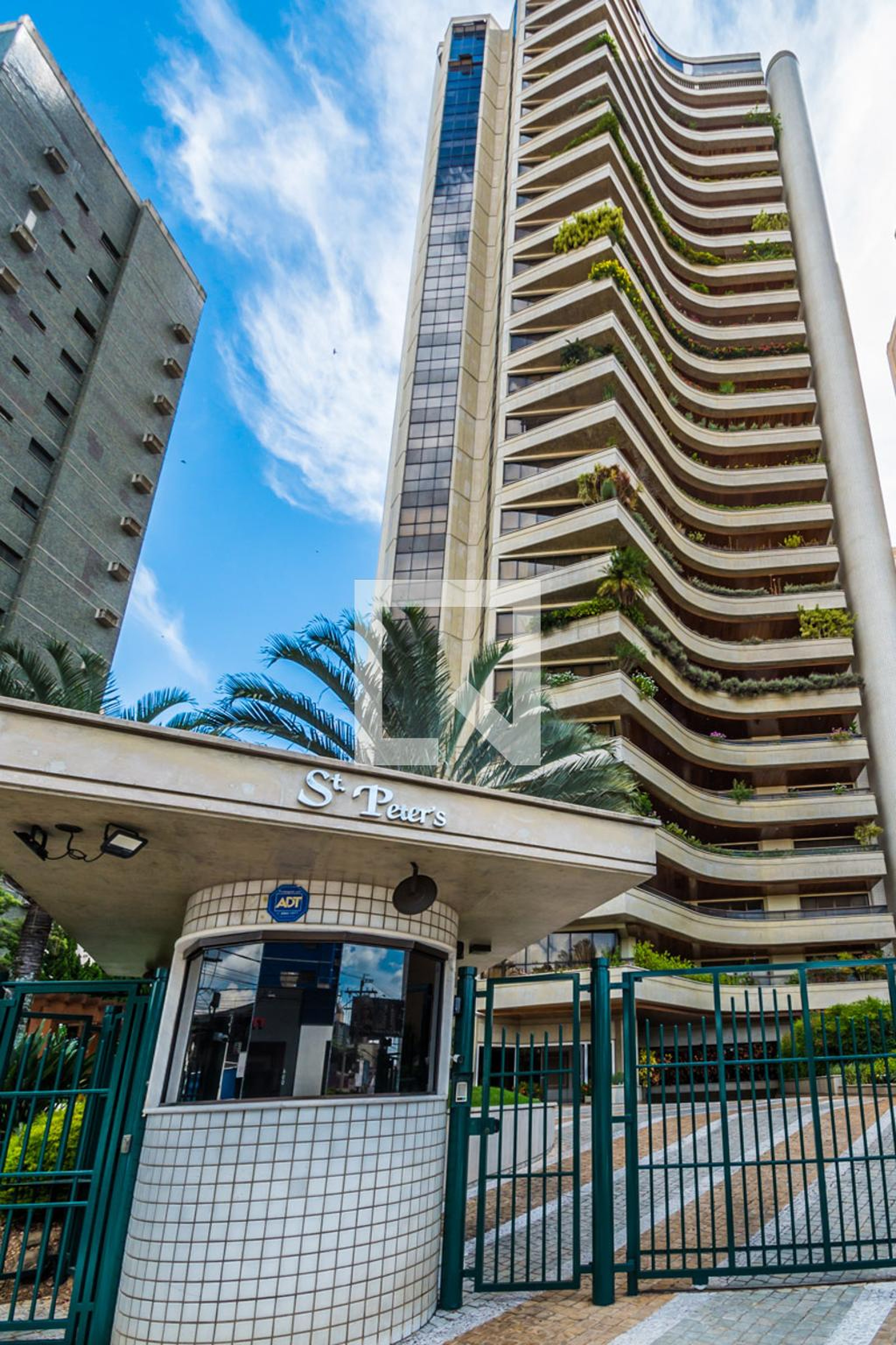 Fachada Condomínio em Rua Maria Monteiro, 477
