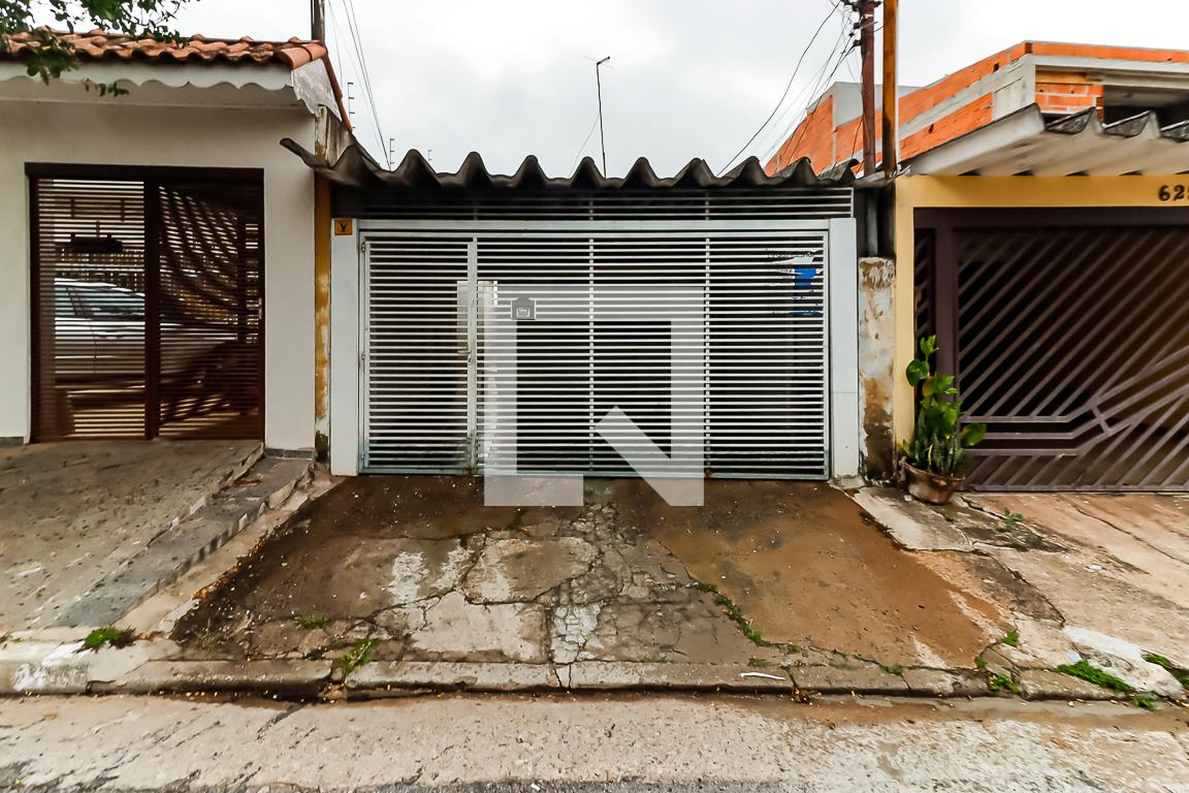 Fachada Condomínio em Rua Waltrudes Correa, 619