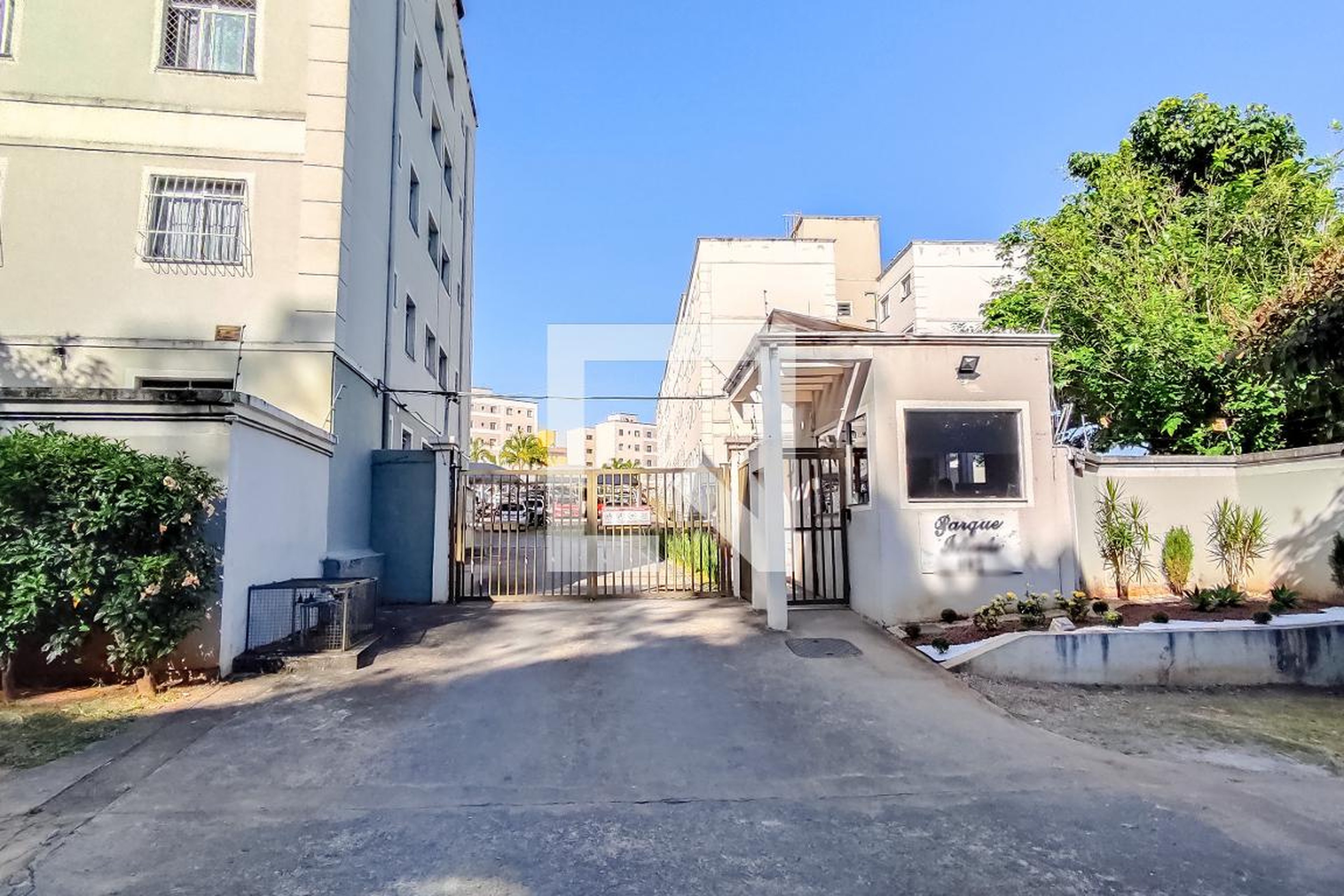 Fachada Condomínio em Rua Pastor Mamélio Ferreira, 55