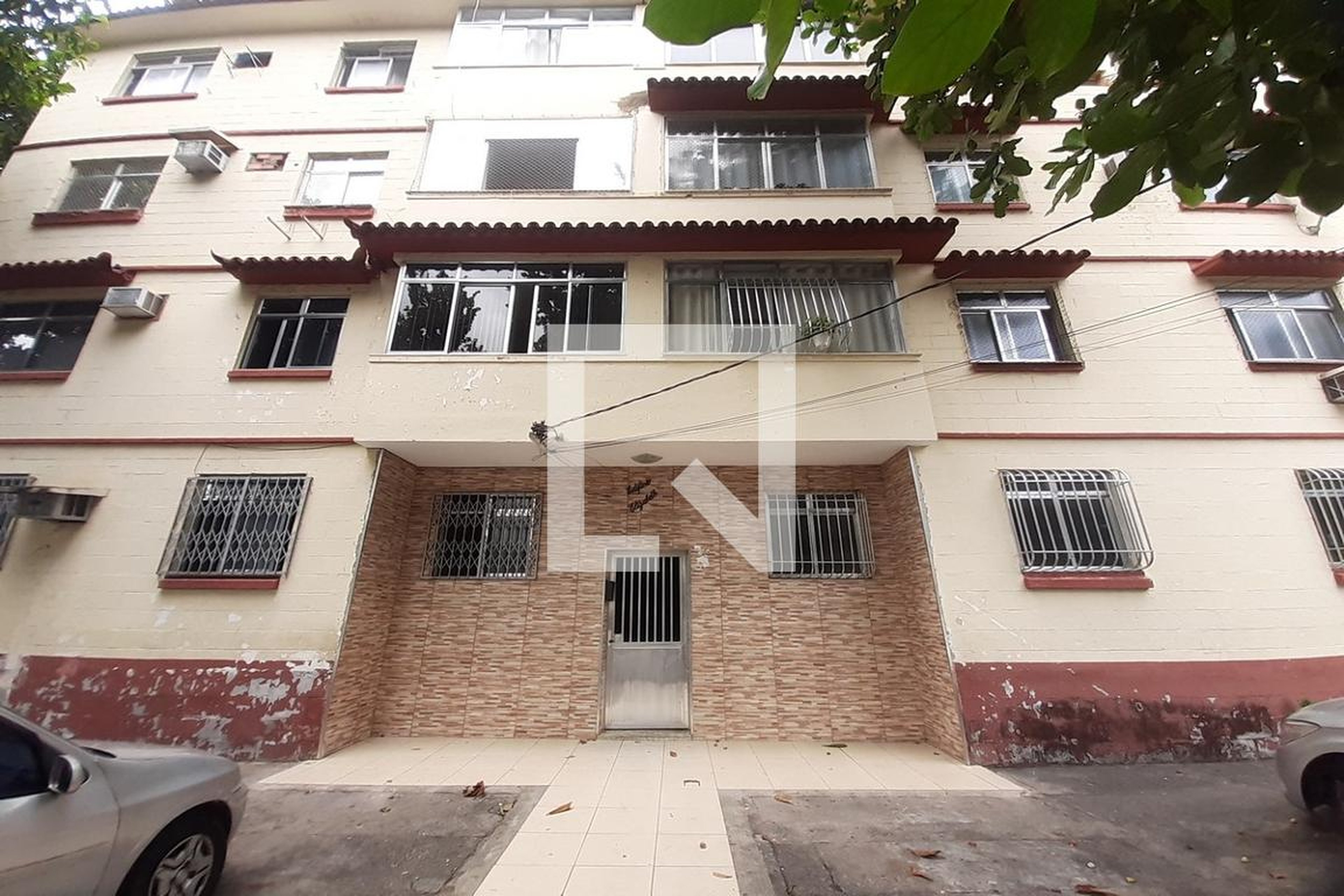 Fachada Condomínio em Rua Alberto Mendes Júnior, 68