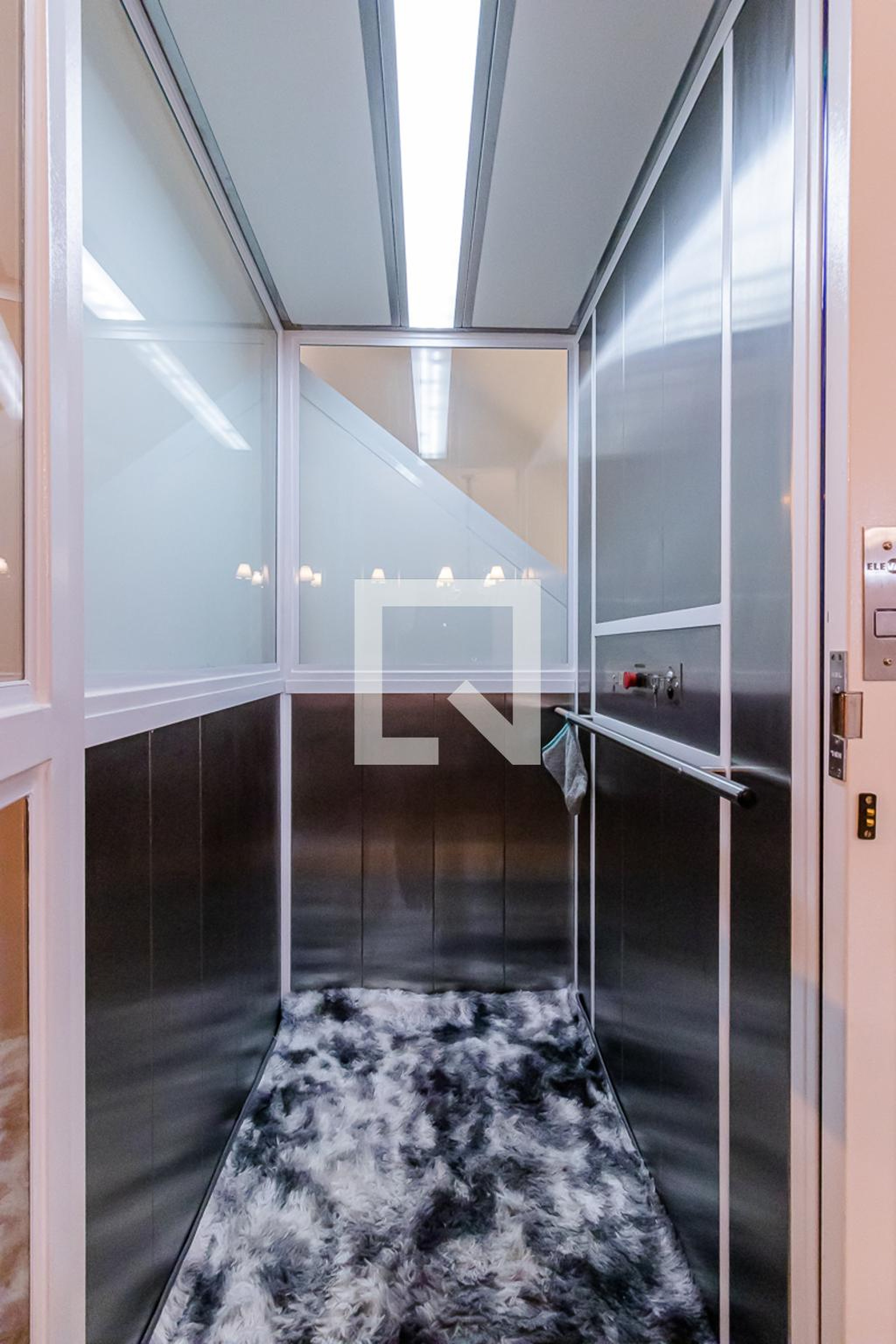 Elevador - Edifício Poços de Caldas