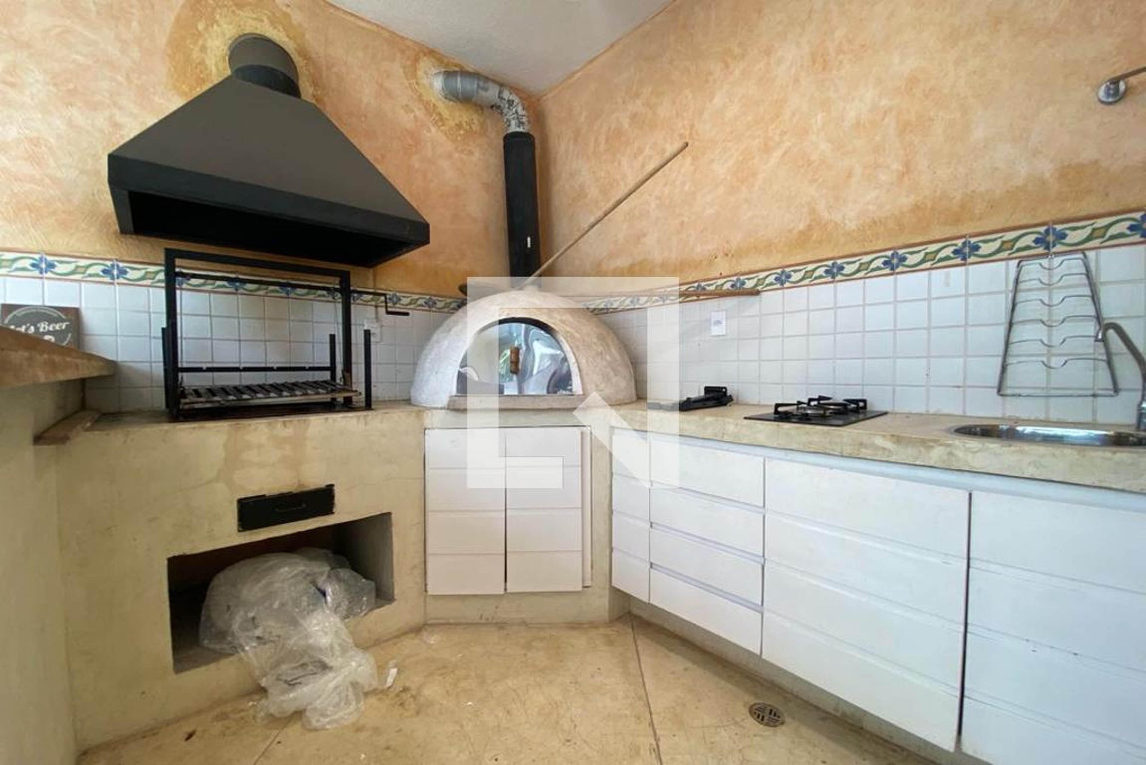 Churrasqueira - Maison Vitória Régia