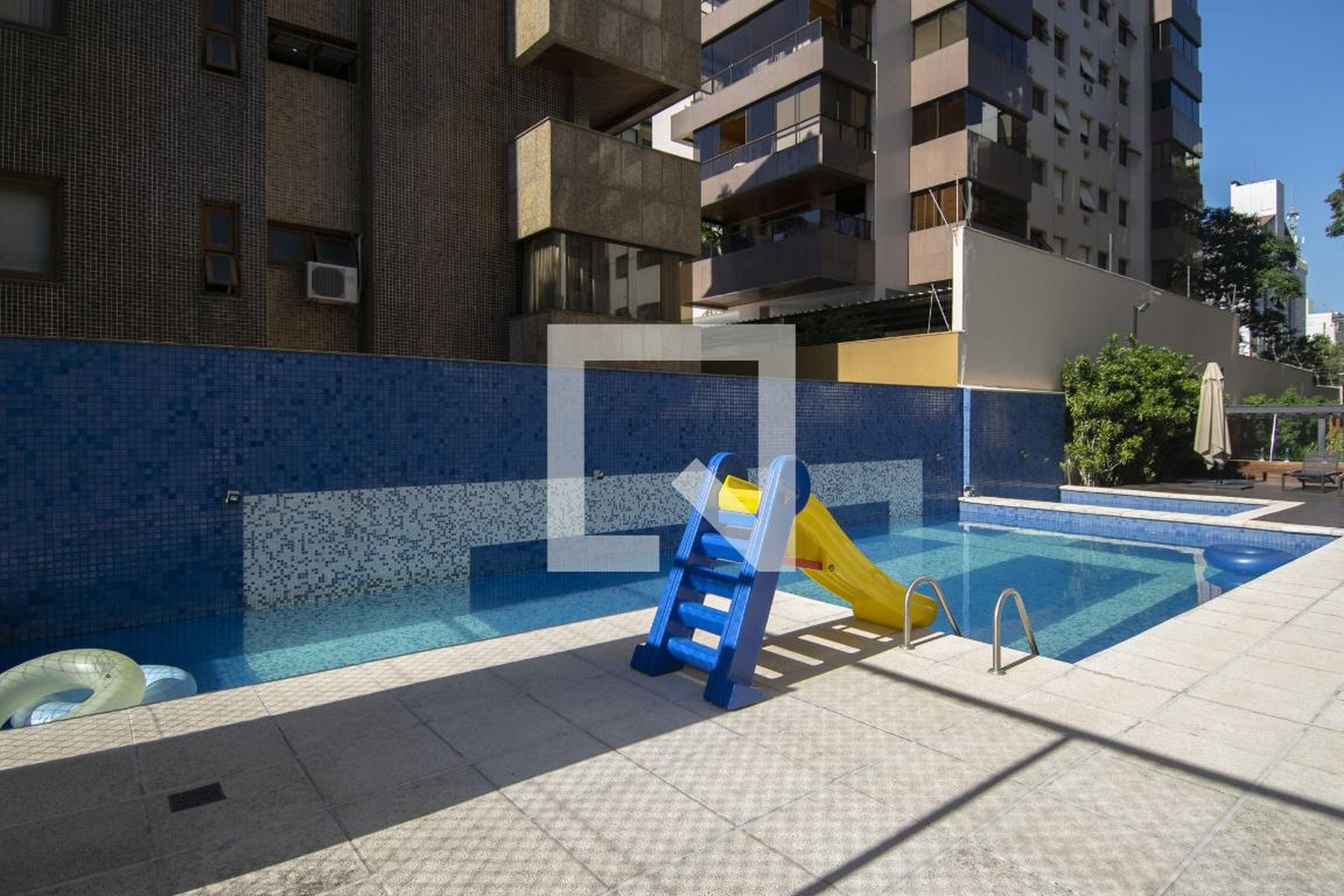 Piscina - Edifício Doral Tower