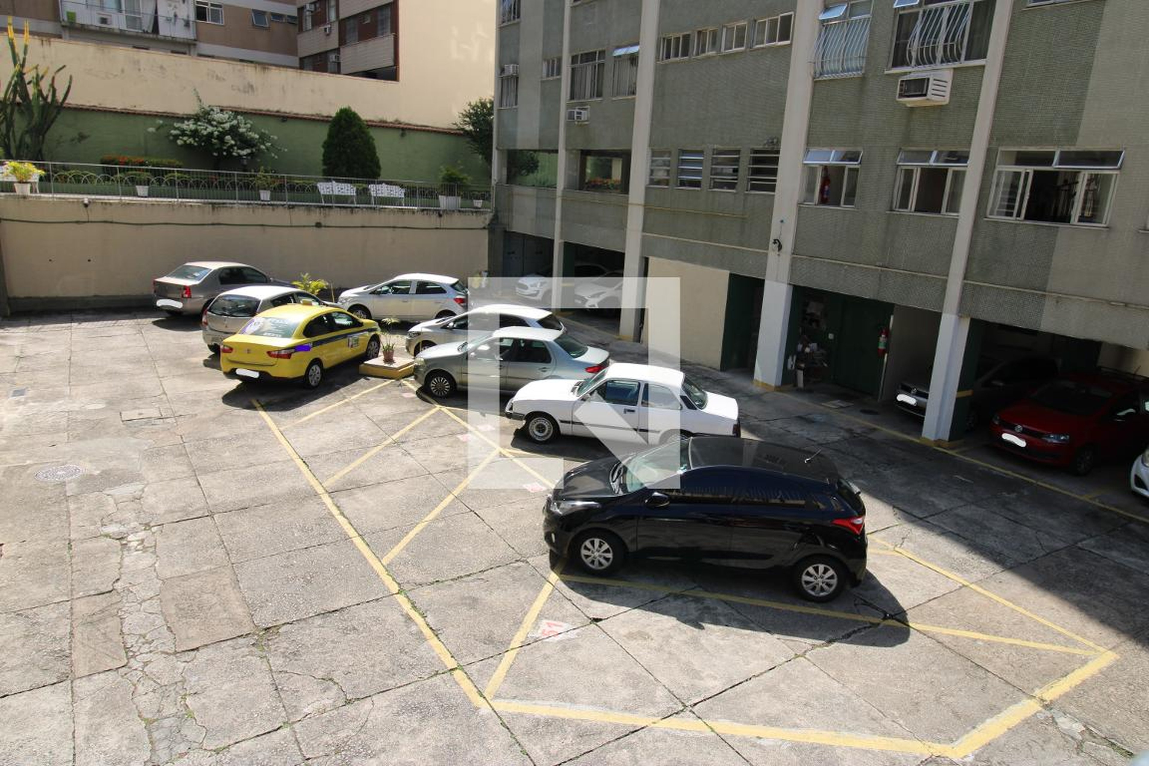 Estacionamento - J. Chediak