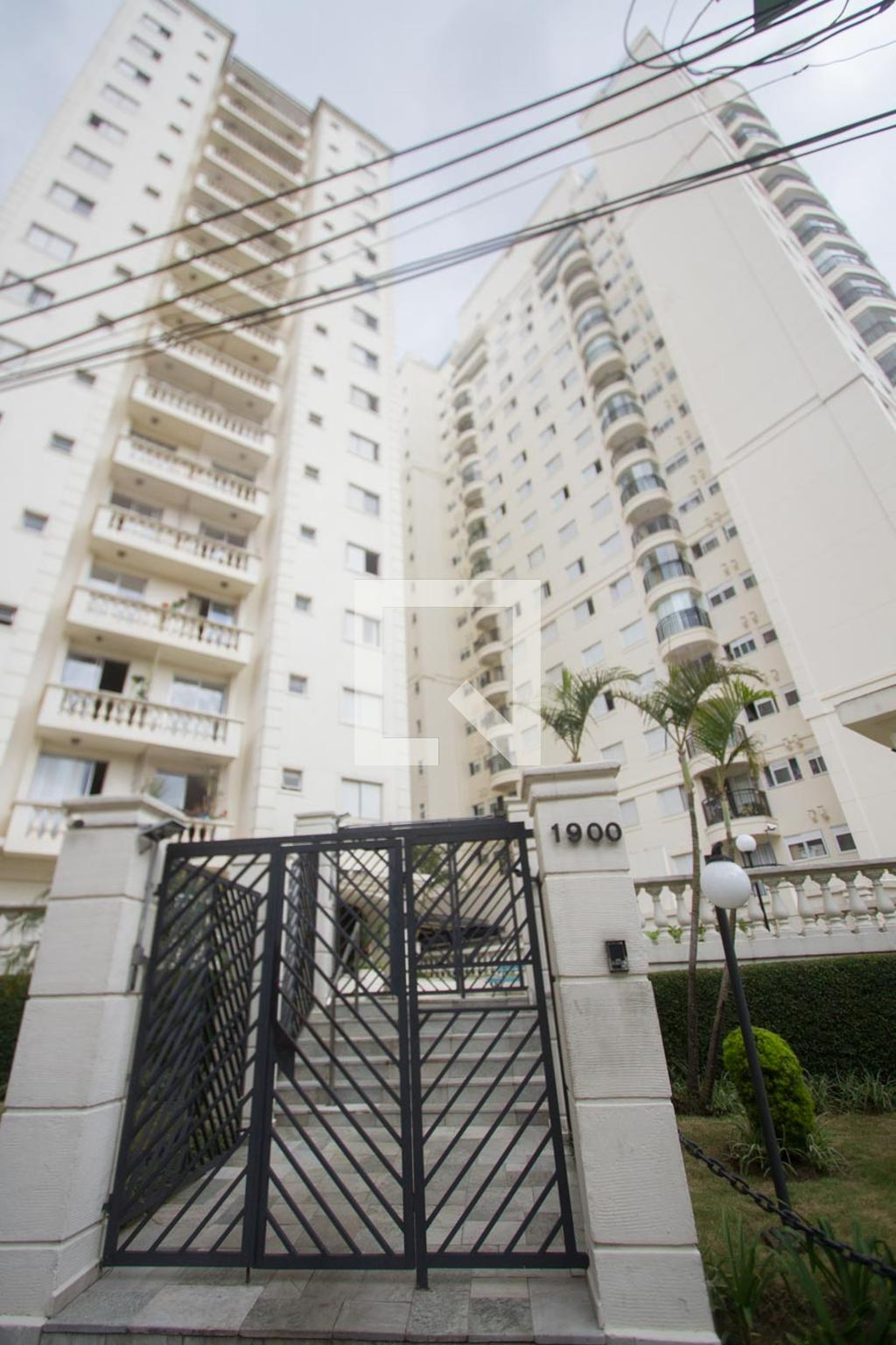 Fachada Condomínio em Rua Vieira de Morais, 1154