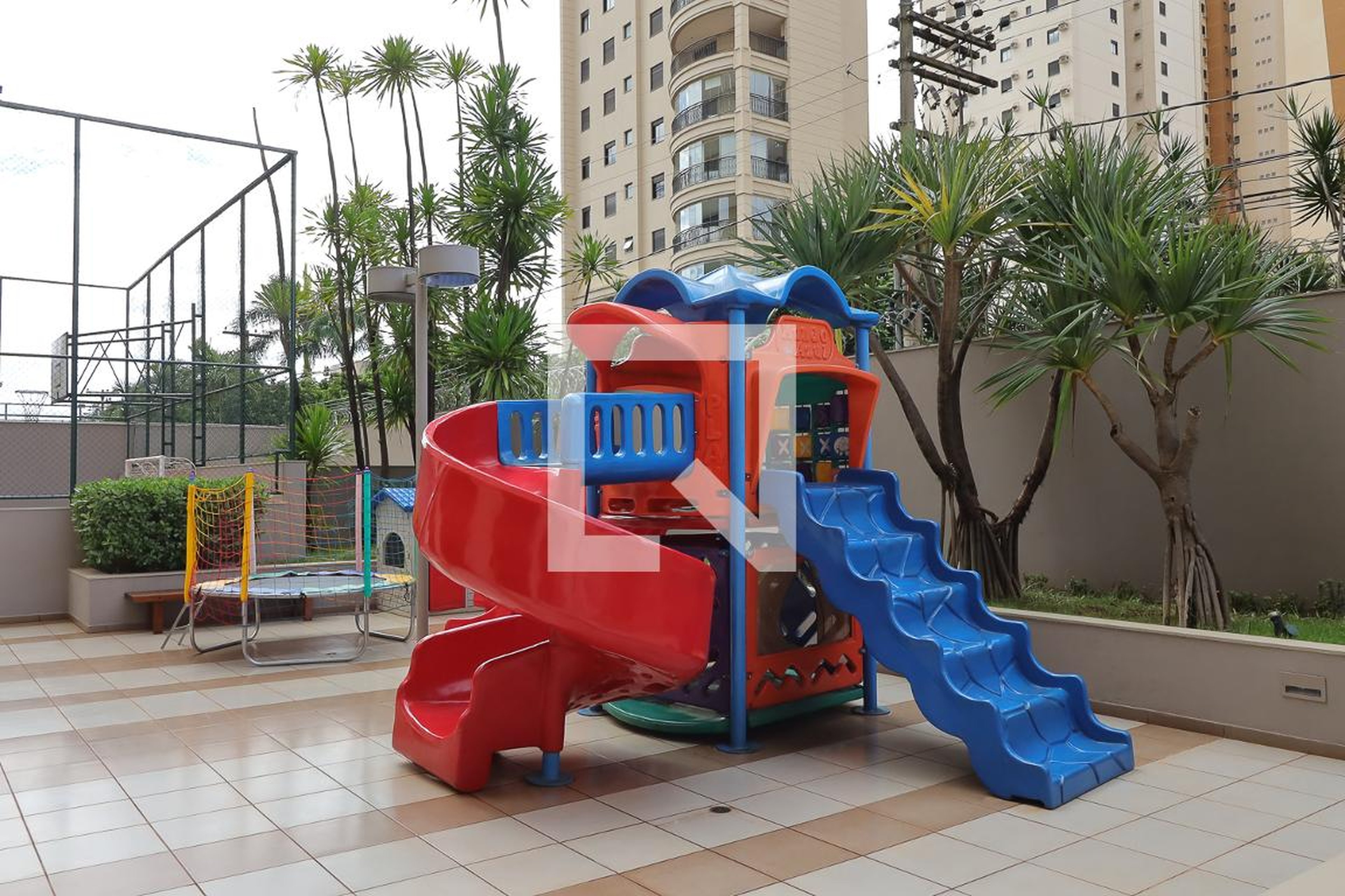 Playground - Sur LE Jardin