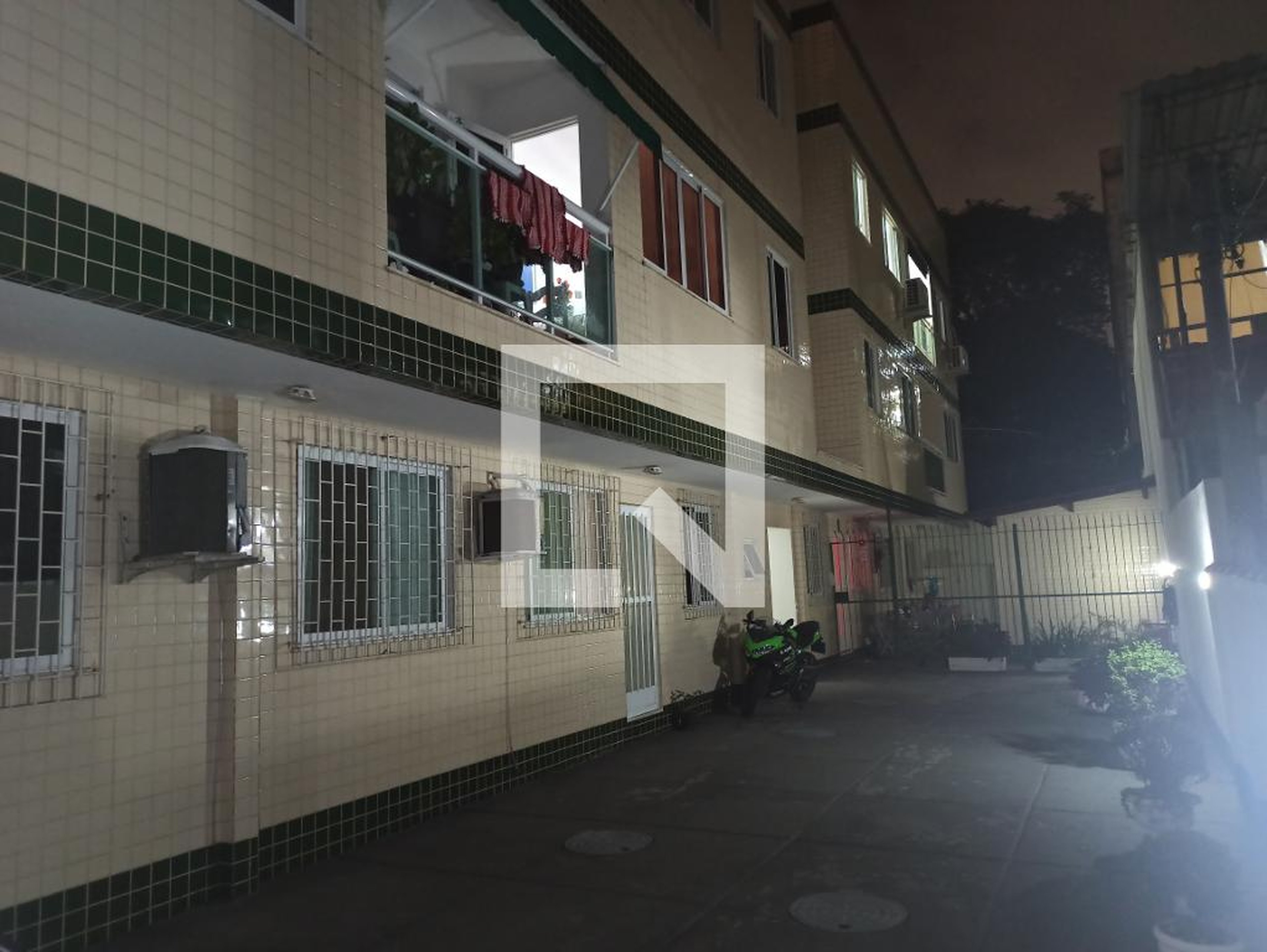 Fachada Condomínio em Rua Cerqueira Daltro, 541