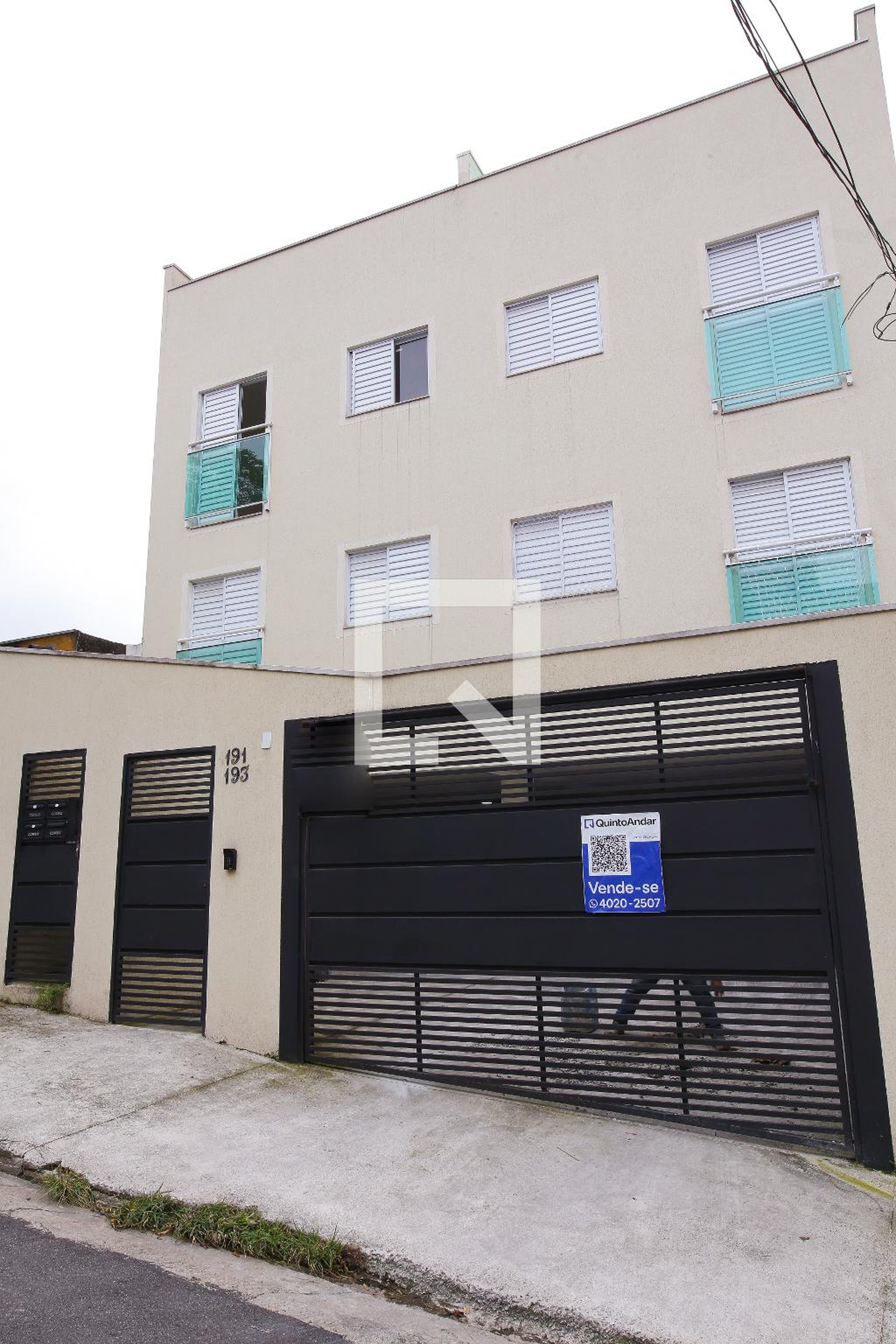 Fachada Condomínio em Rua Tumiaru, 193