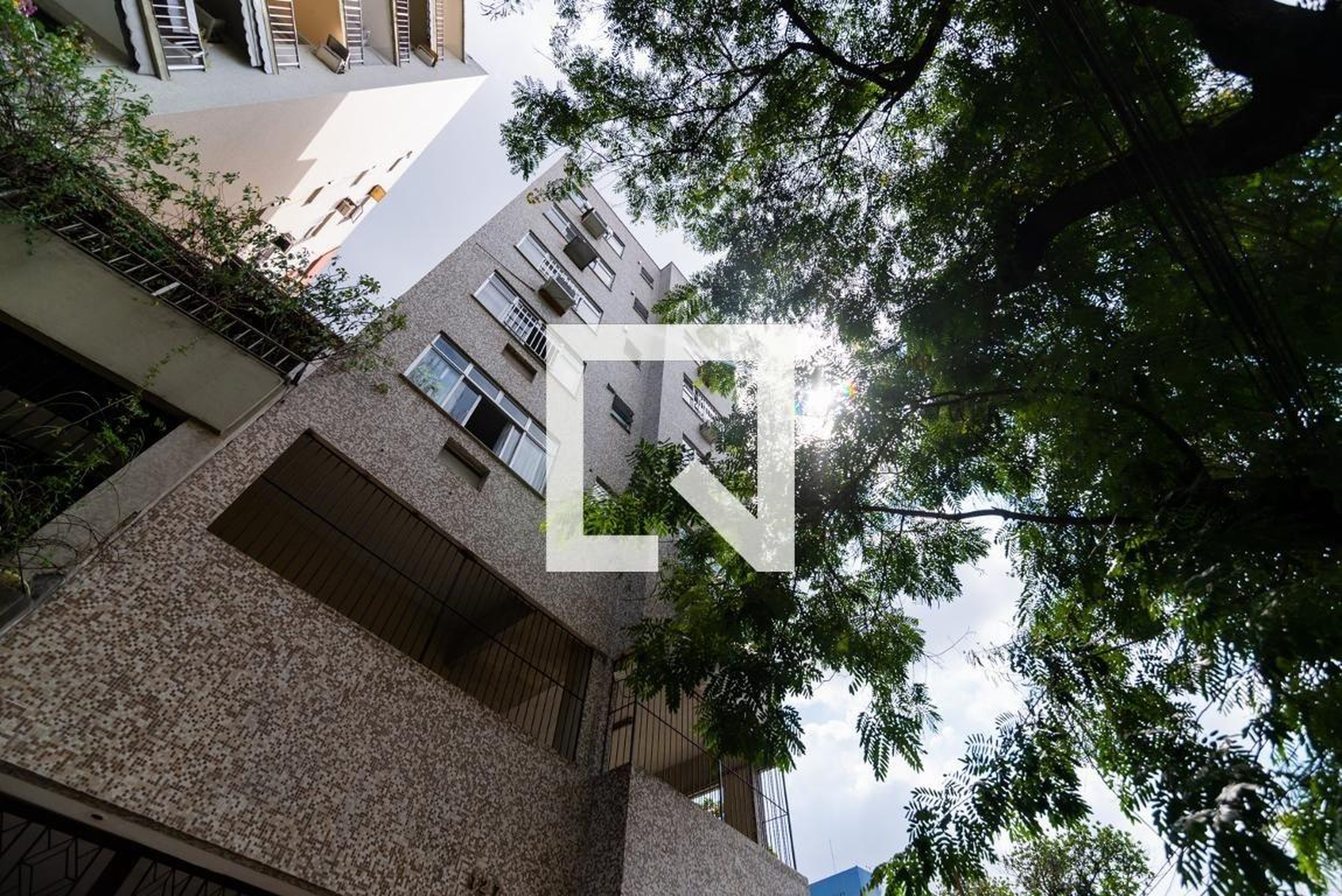 Fachada Condomínio em Rua Gomes Braga, 80