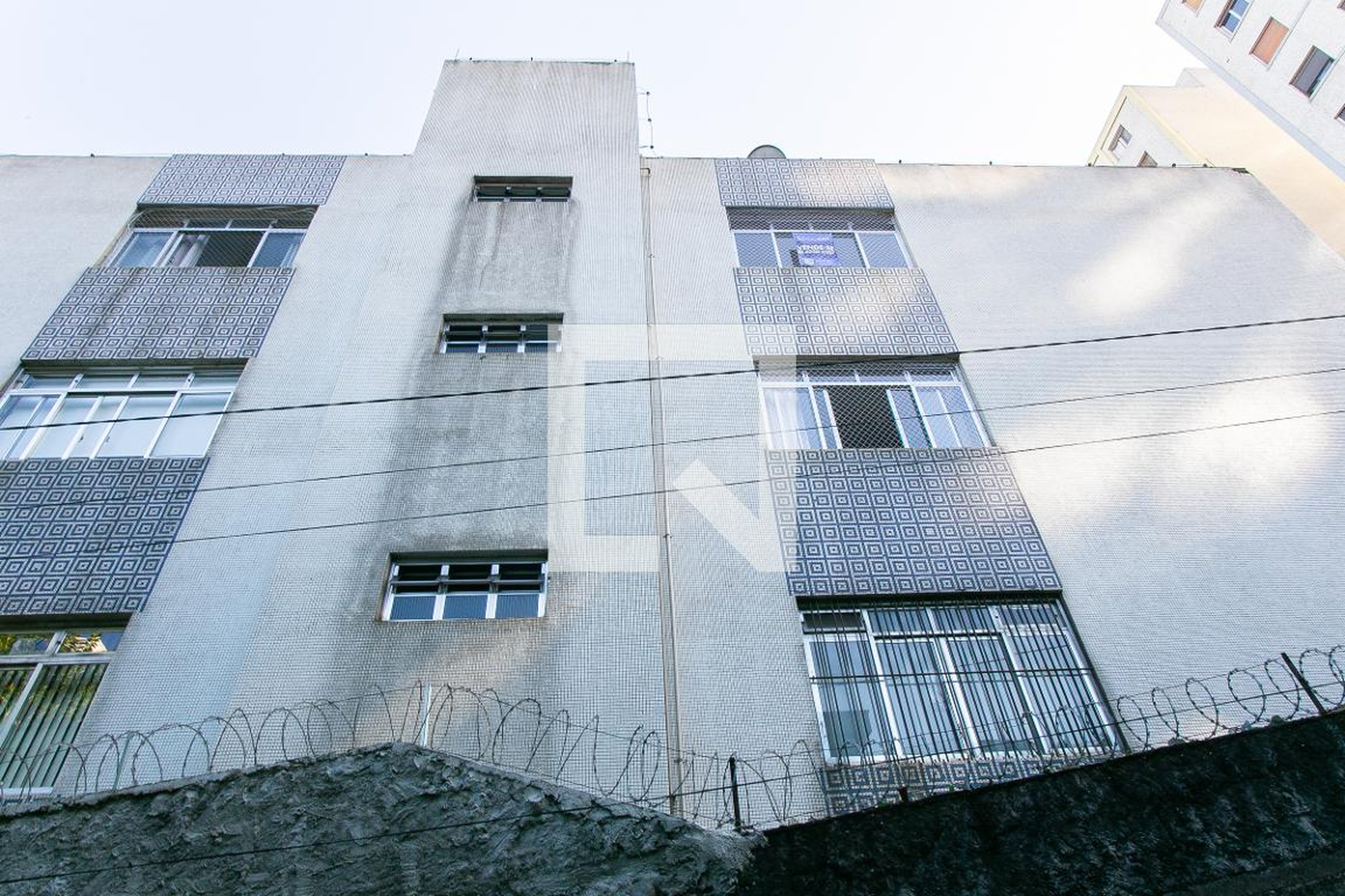 Fachada Condomínio em Rua Comendador Roberto Ugolini, 233