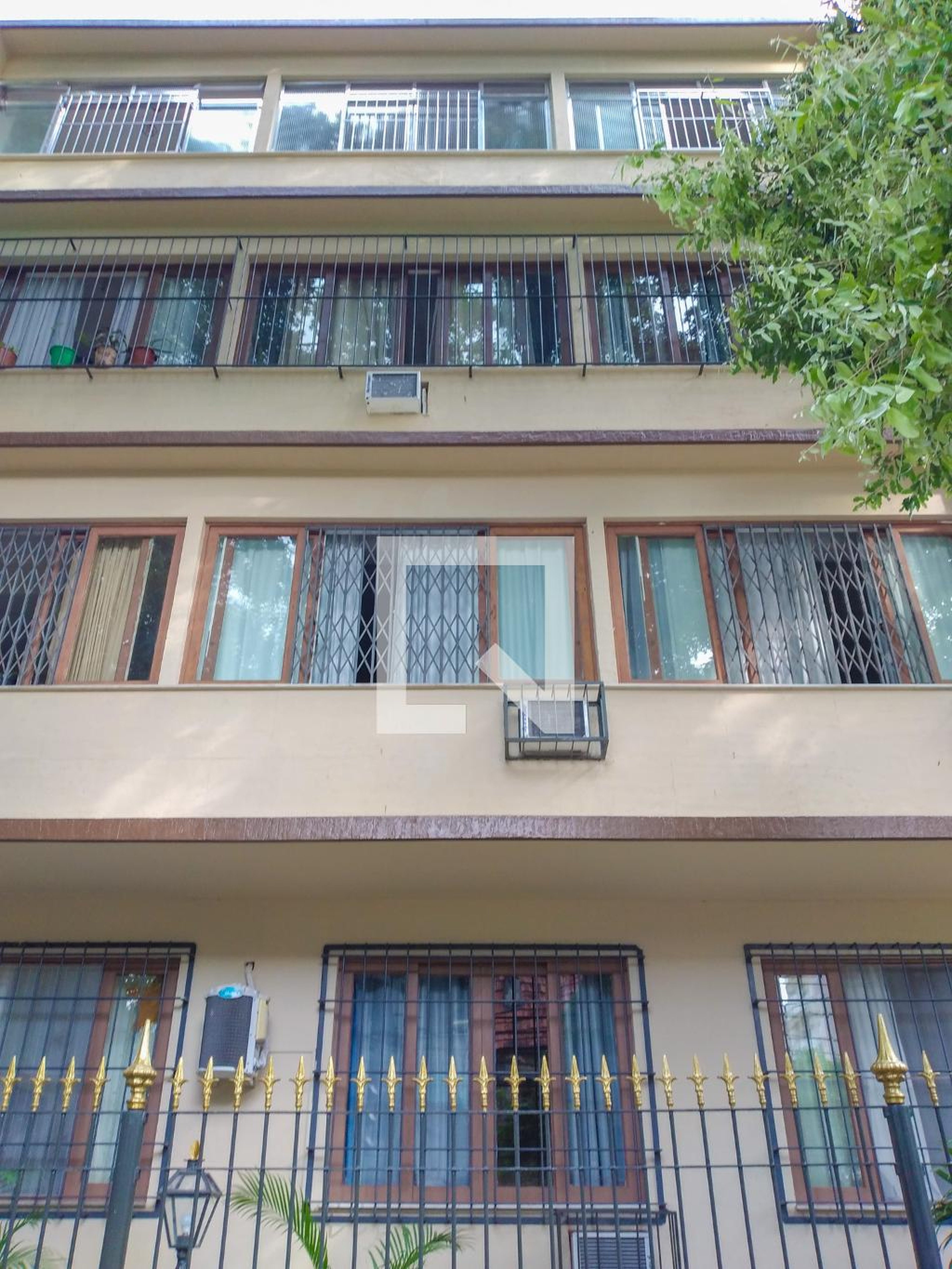 Fachada Condomínio em Rua Professor Valadares, 119