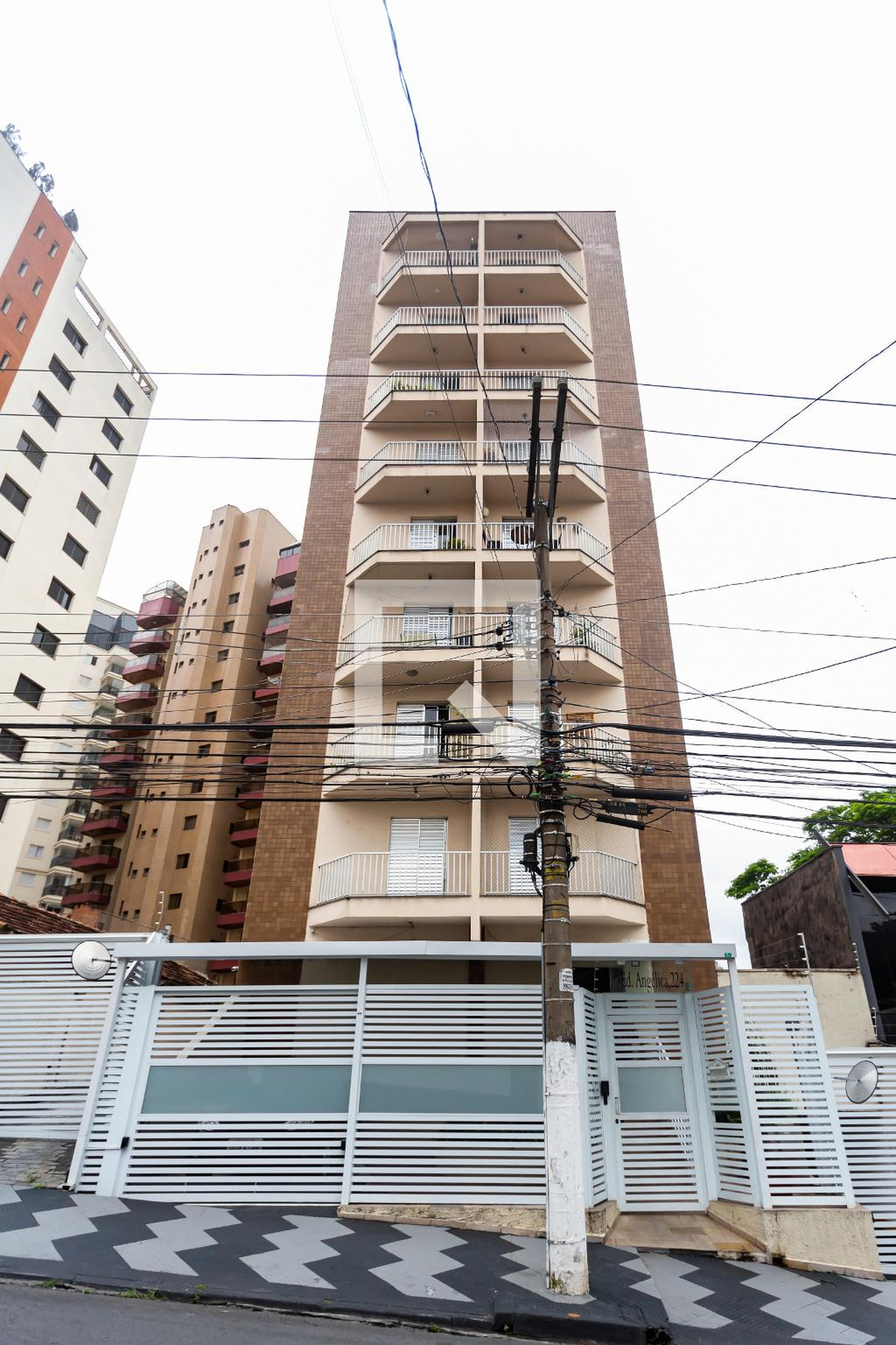 Fachada do Condomínio Edifício Angélica