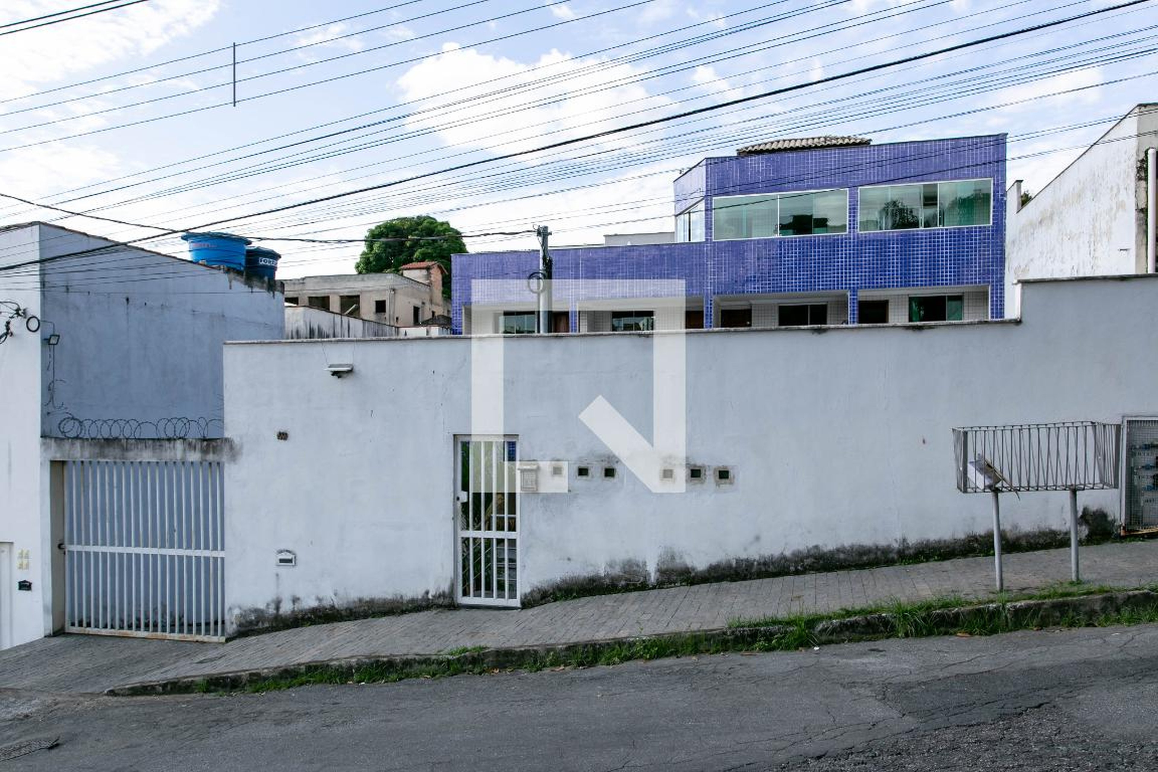 Fachada Condomínio em Rua Maria Joana Taváres, 49