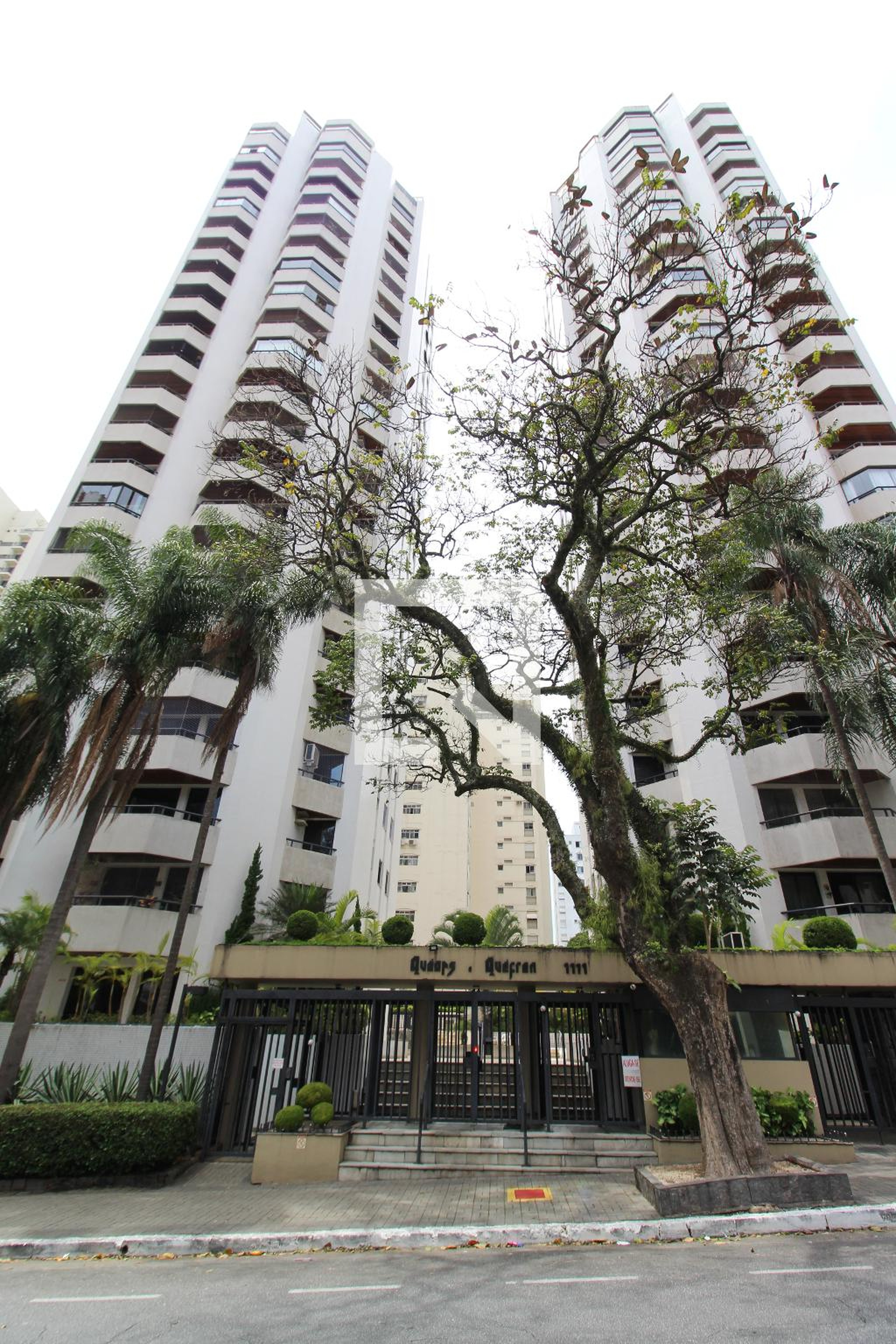 Fachada do Prédio Edifício Queops