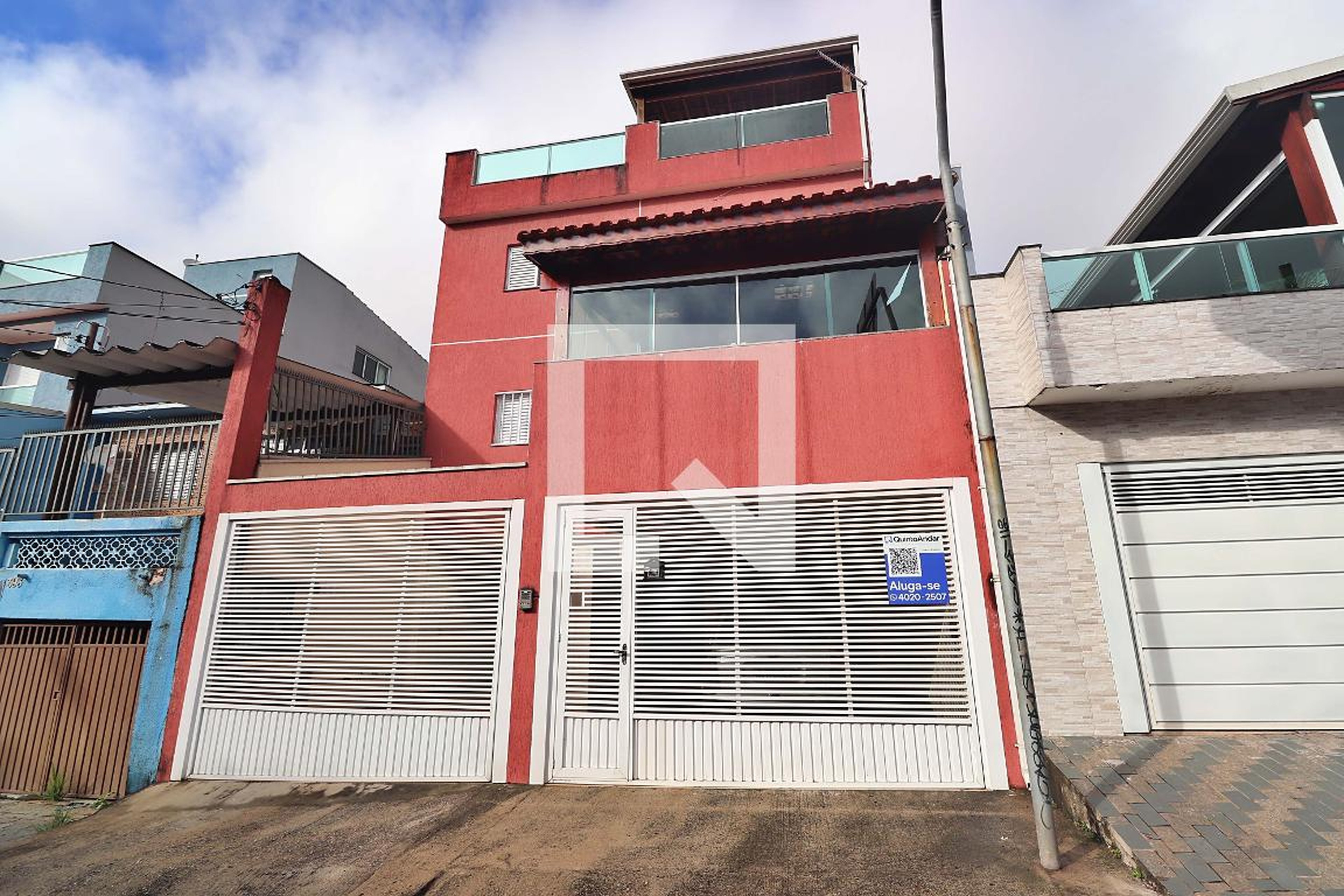 Fachada Condomínio em Rua Barra Mansa, 401