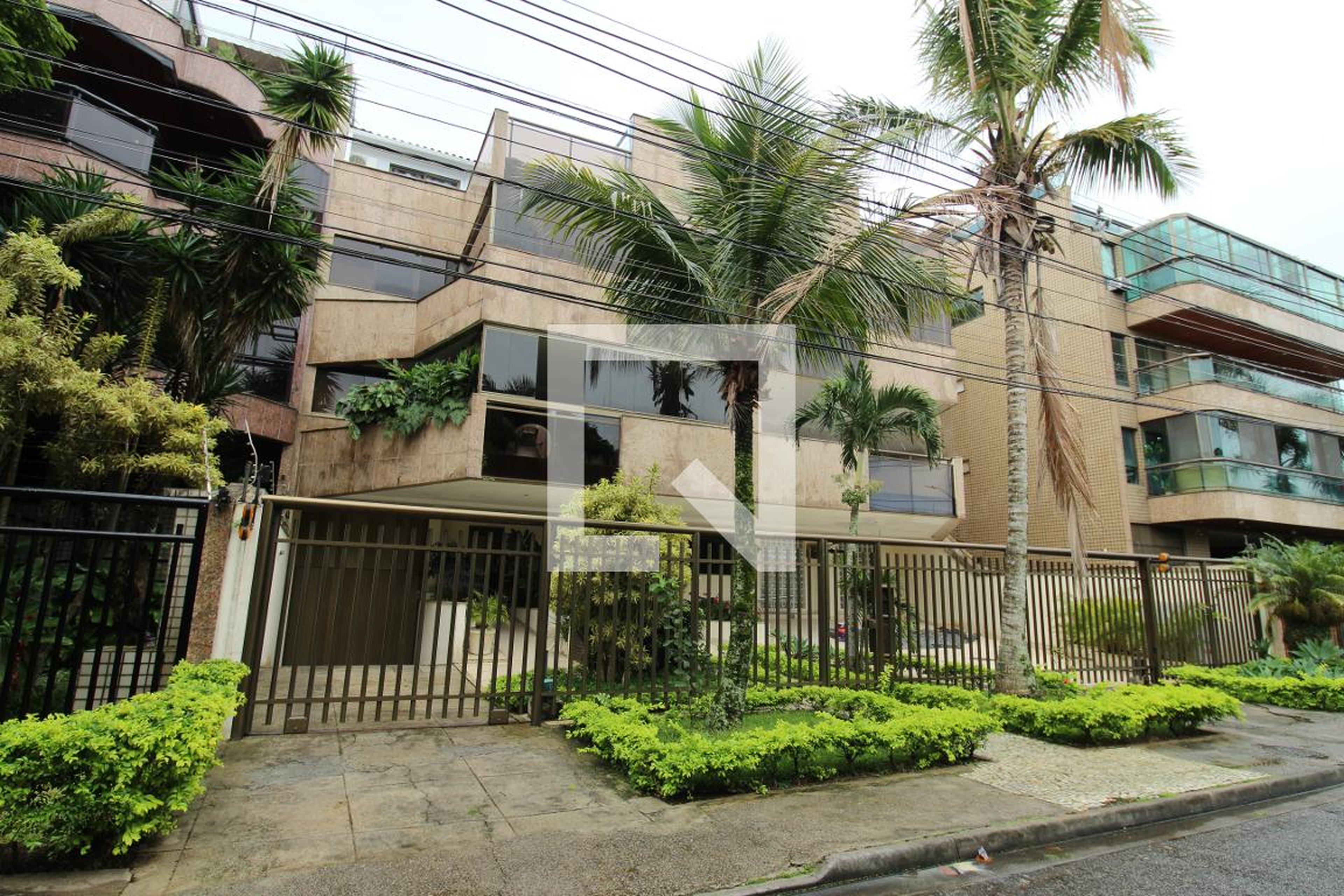 Fachada Condomínio em Avenida Jarbas de Carvalho, 1225