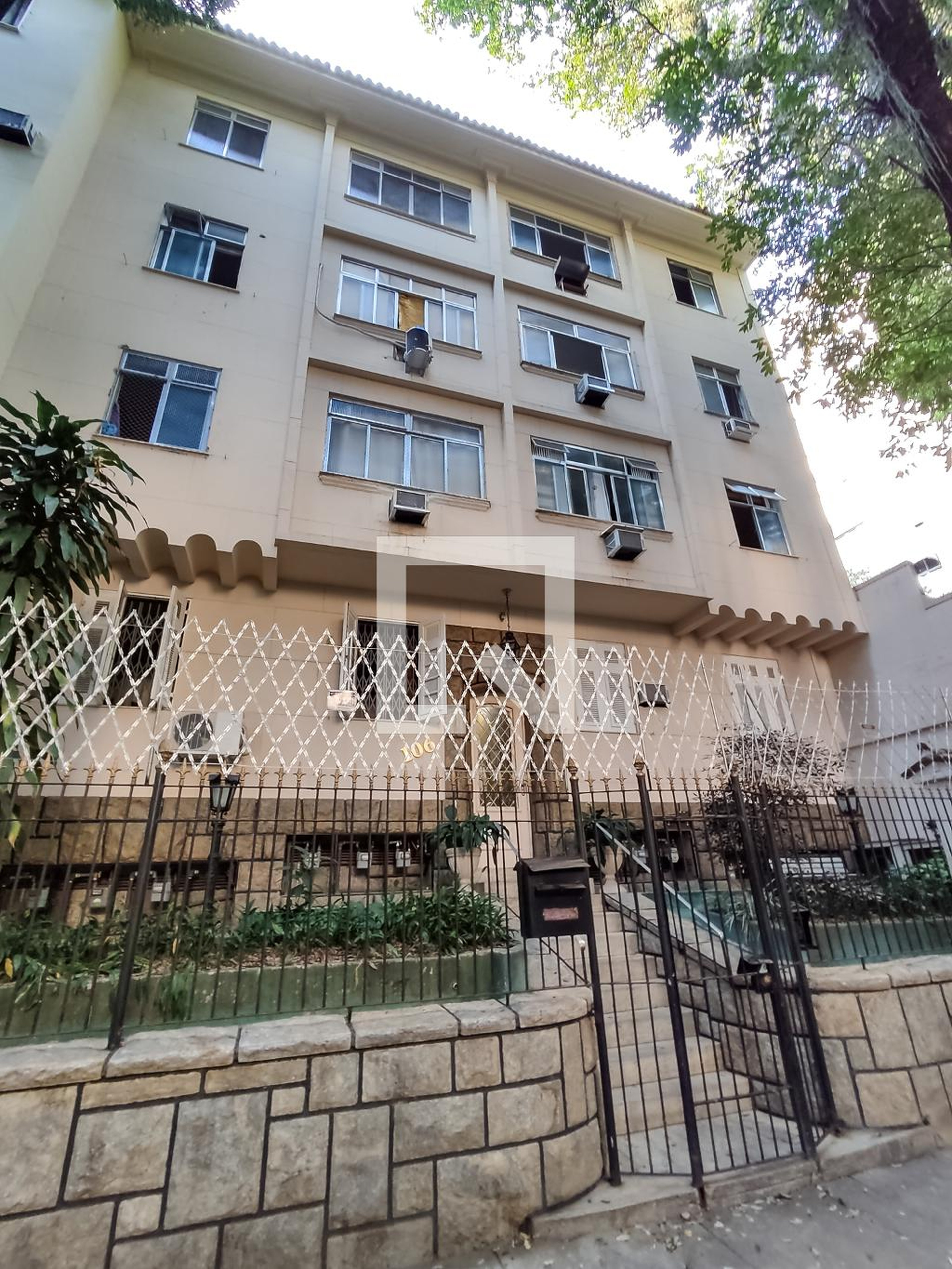 Fachada do Prédio Condomínio em Rua Grajaú, 106