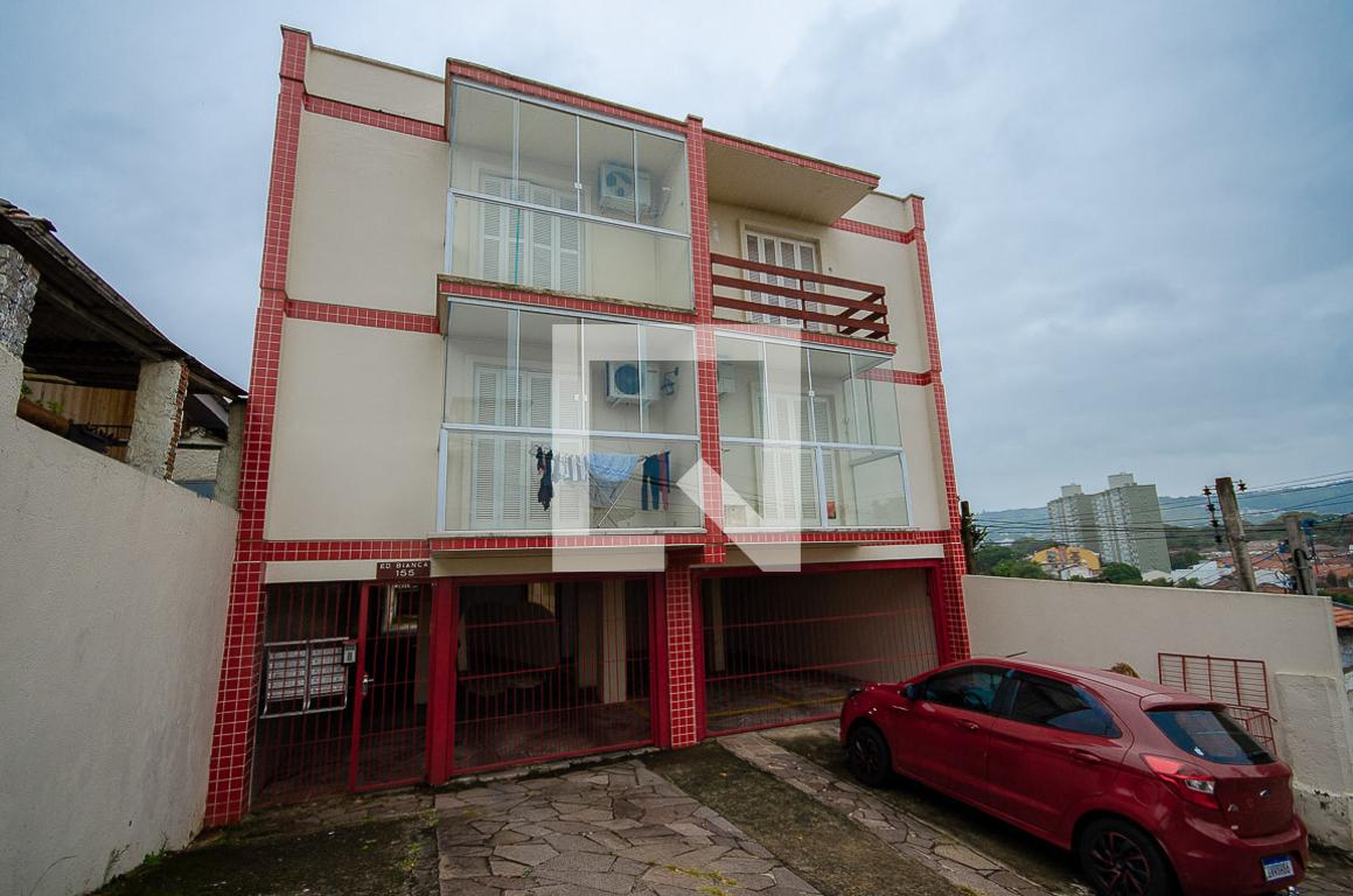 Fachada do Prédio Condomínio em Rua Martim Minaberry, 155