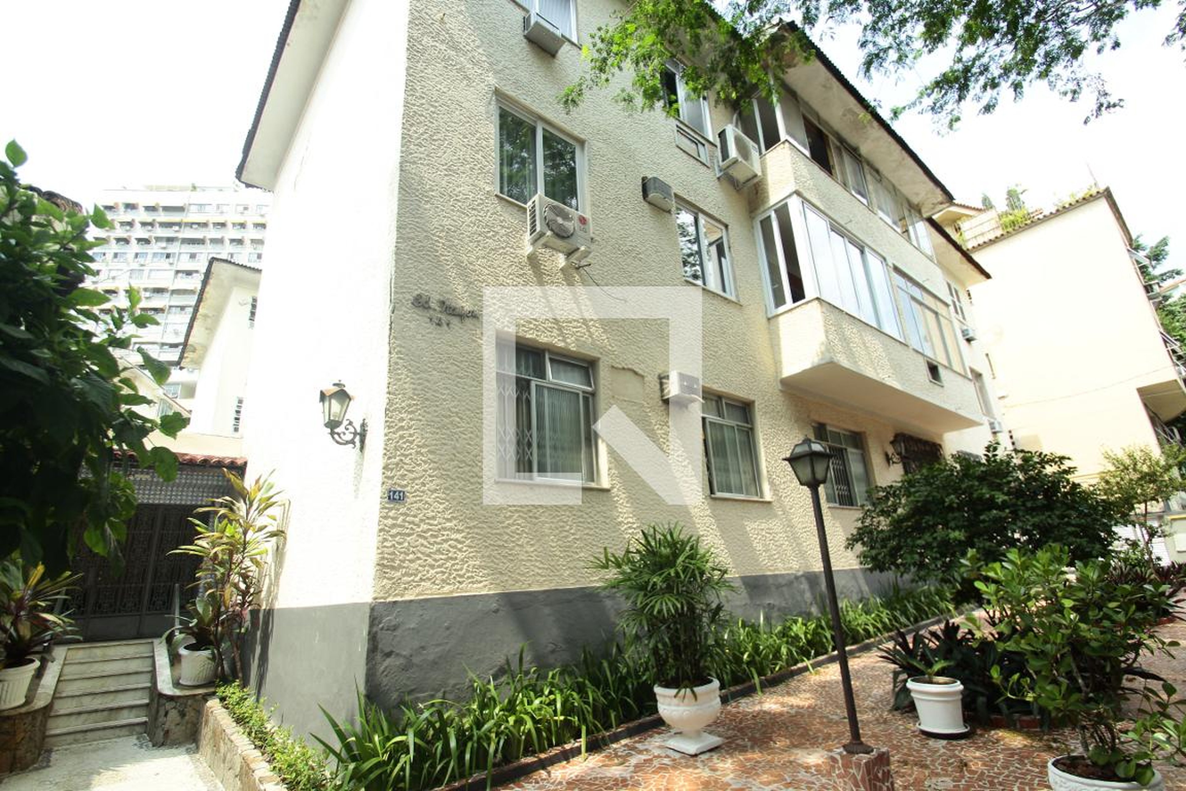 Entrada do Prédio - null