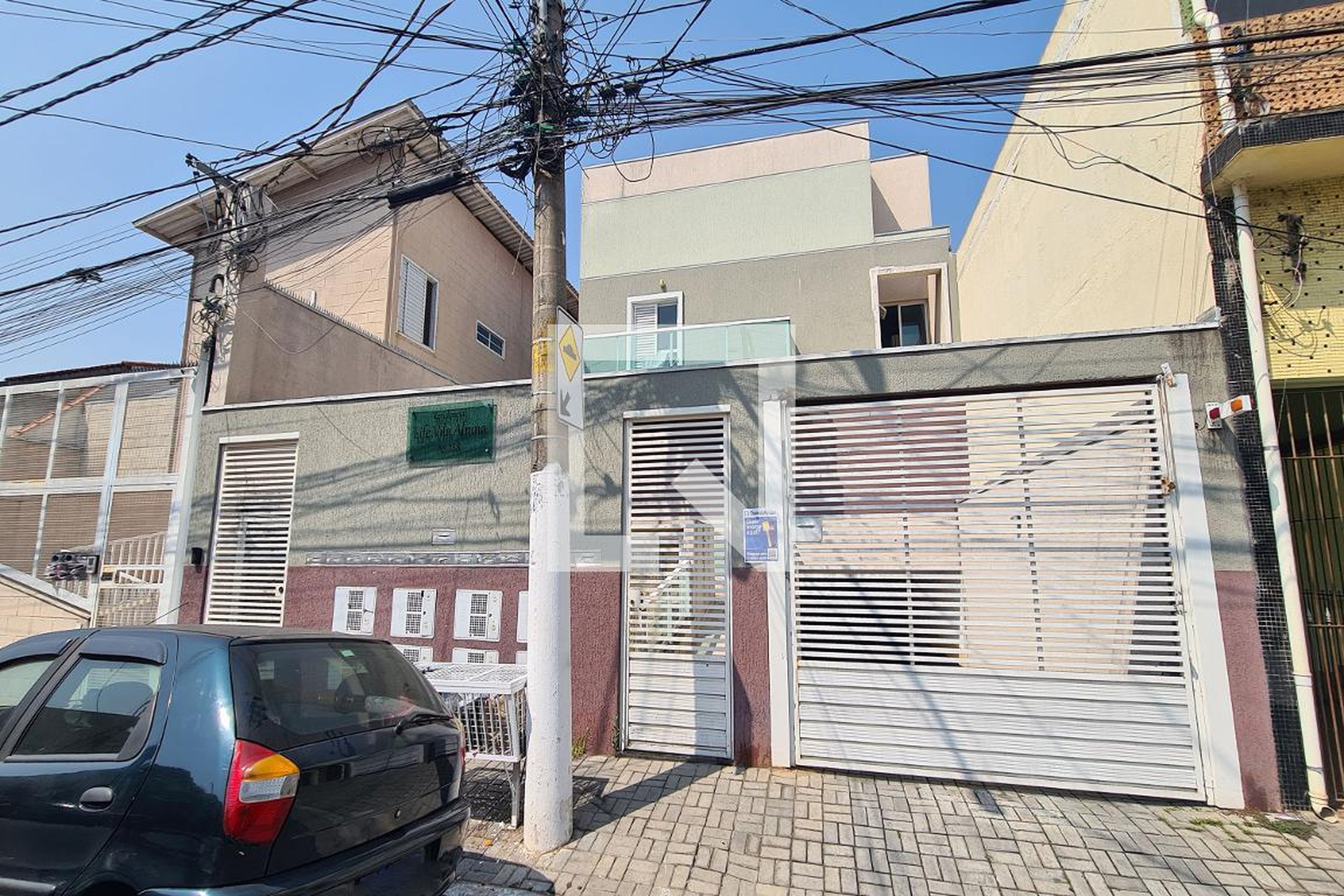 Fachada Condomínio em Rua Maria do Carmo, 150