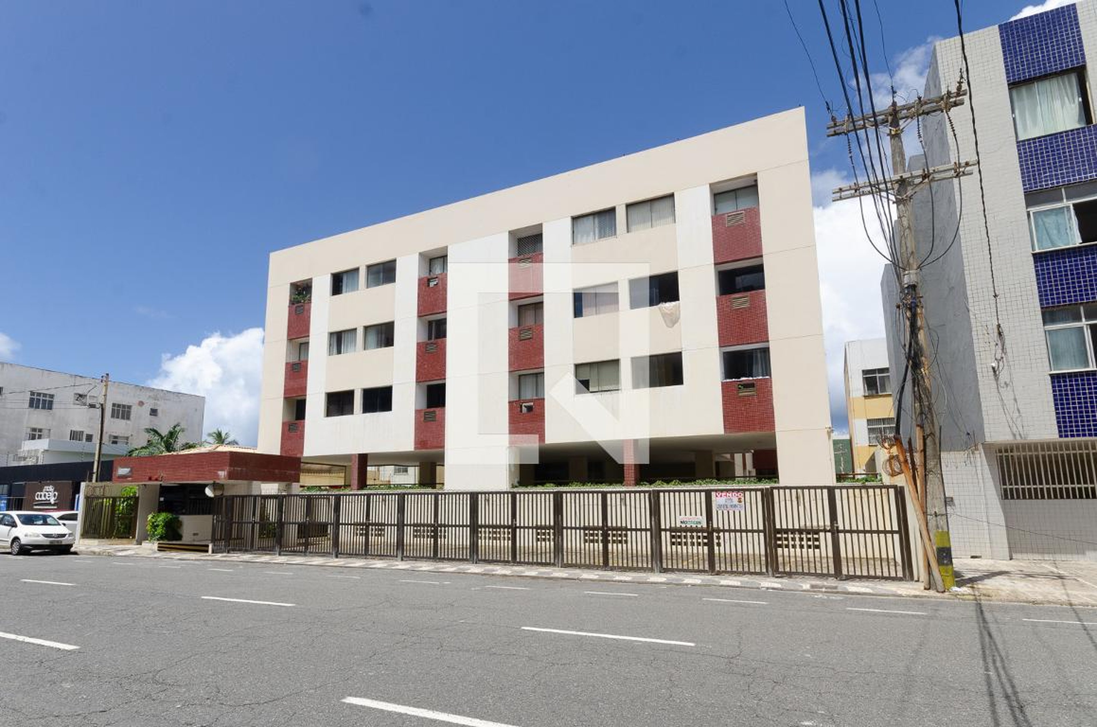 Fachada do Condomínio Condomínio em Avenida Amaralina, 596