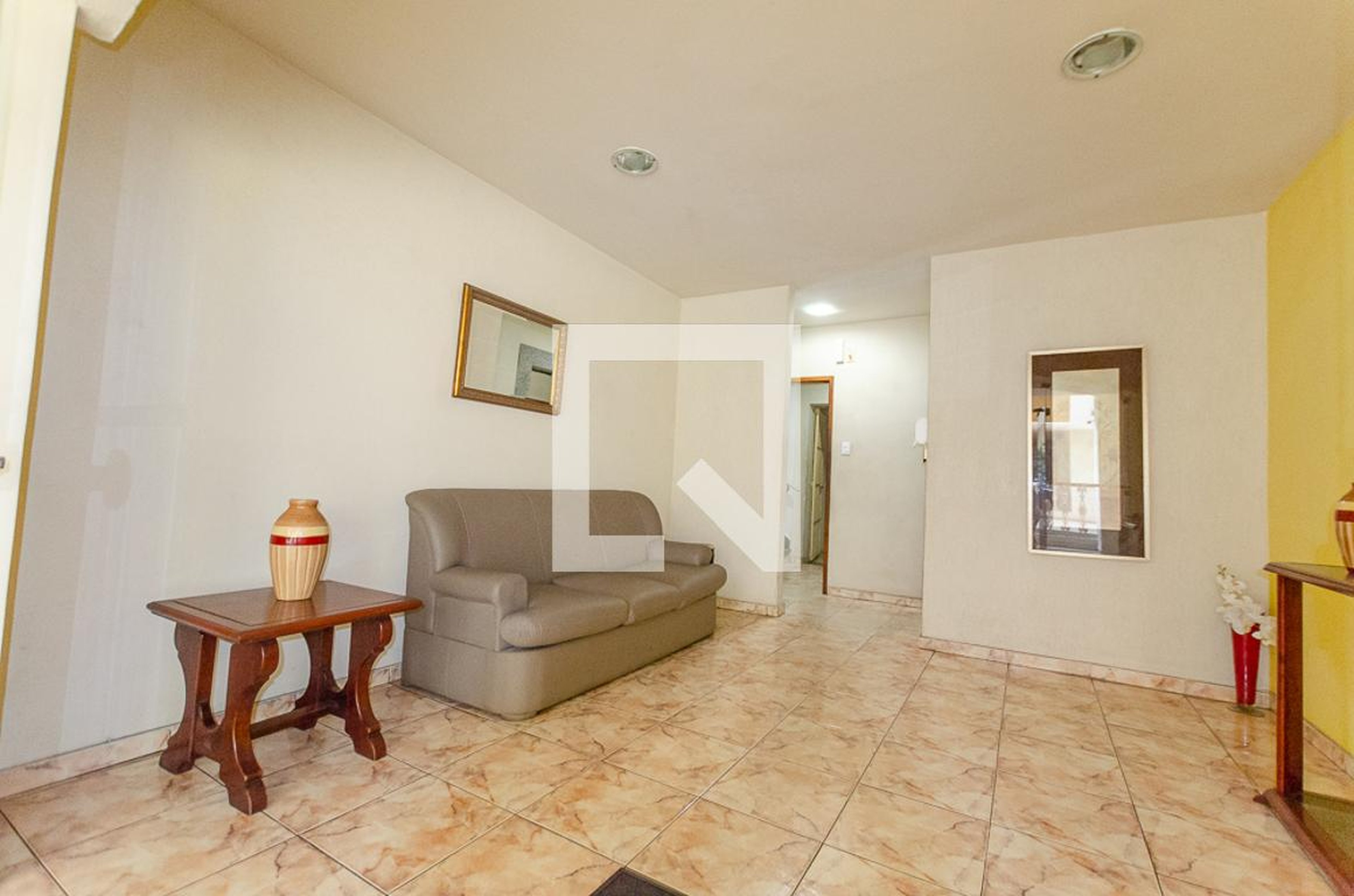 Hall de Entrada - Serpa Pinto